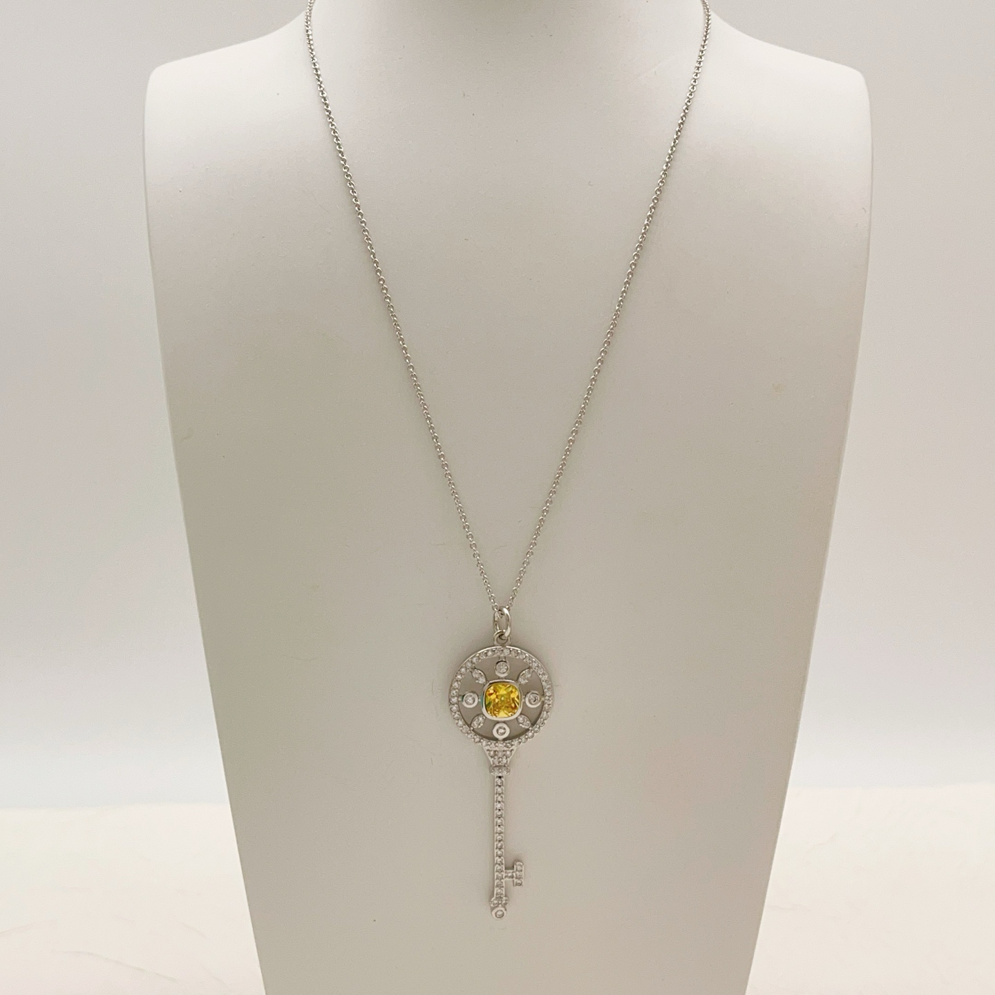 Tiffany & Co. Tiffany*帝芙尼最新款，非常的上镜‼ 设计很特别值得入手 高级手工坊系列