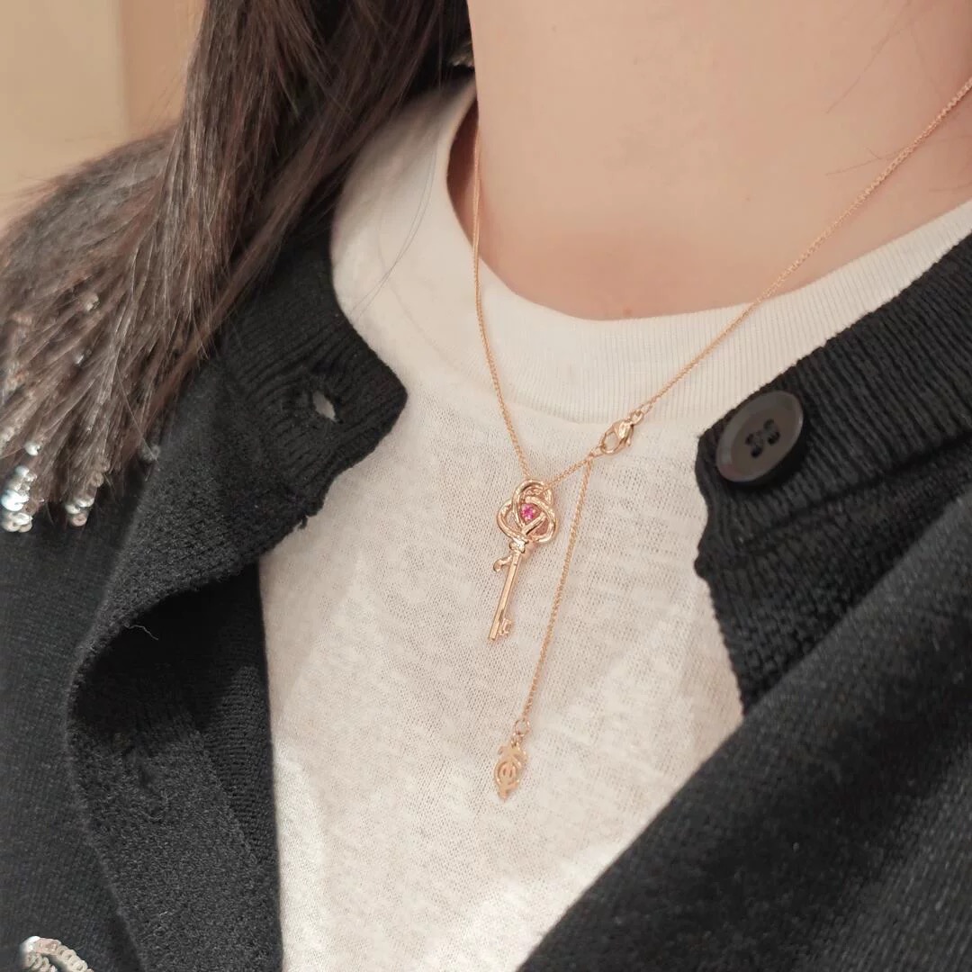 Tiffany & Co. Tiffany*帝芙尼最新款，非常的上镜‼ 设计很特别值得入手 高级手工坊系列