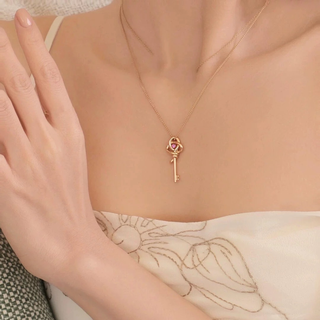 Tiffany & Co. Tiffany*帝芙尼最新款，非常的上镜‼ 设计很特别值得入手 高级手工坊系列