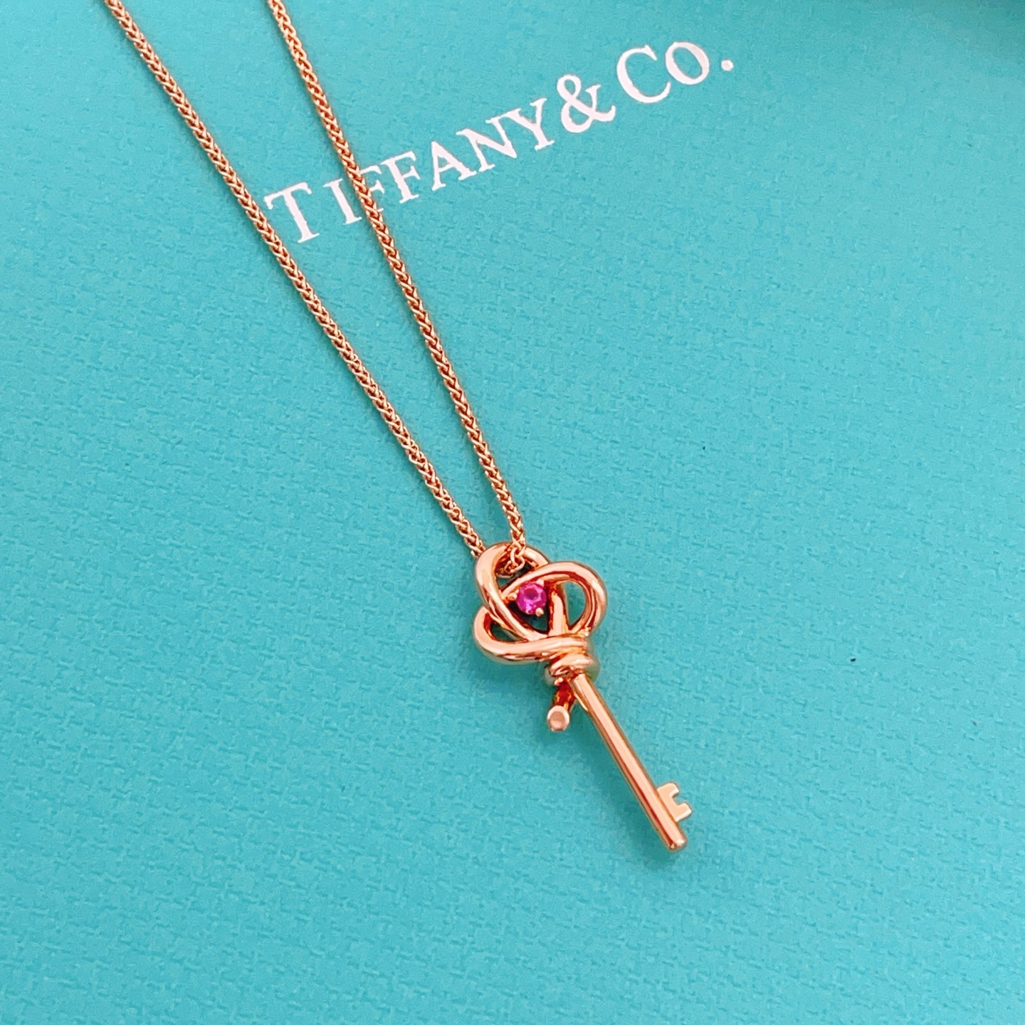 Tiffany & Co. Tiffany*帝芙尼最新款，非常的上镜‼ 设计很特别值得入手 高级手工坊系列