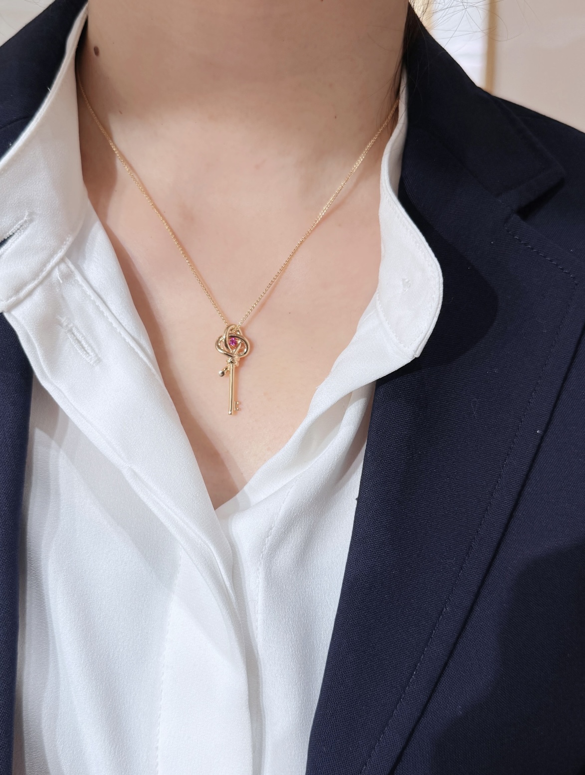 Tiffany & Co. Tiffany*帝芙尼最新款，非常的上镜‼ 设计很特别值得入手 高级手工坊系列