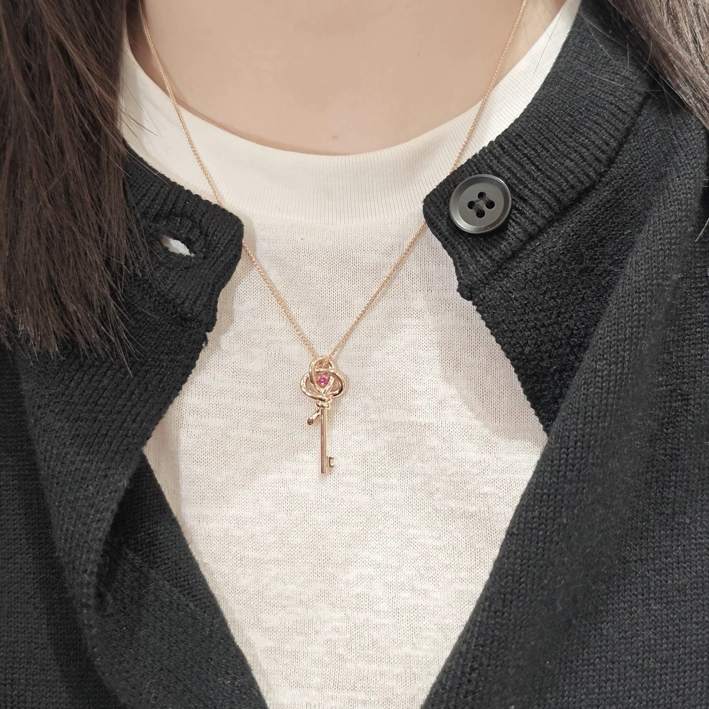 Tiffany & Co. Tiffany*帝芙尼最新款，非常的上镜‼ 设计很特别值得入手 高级手工坊系列
