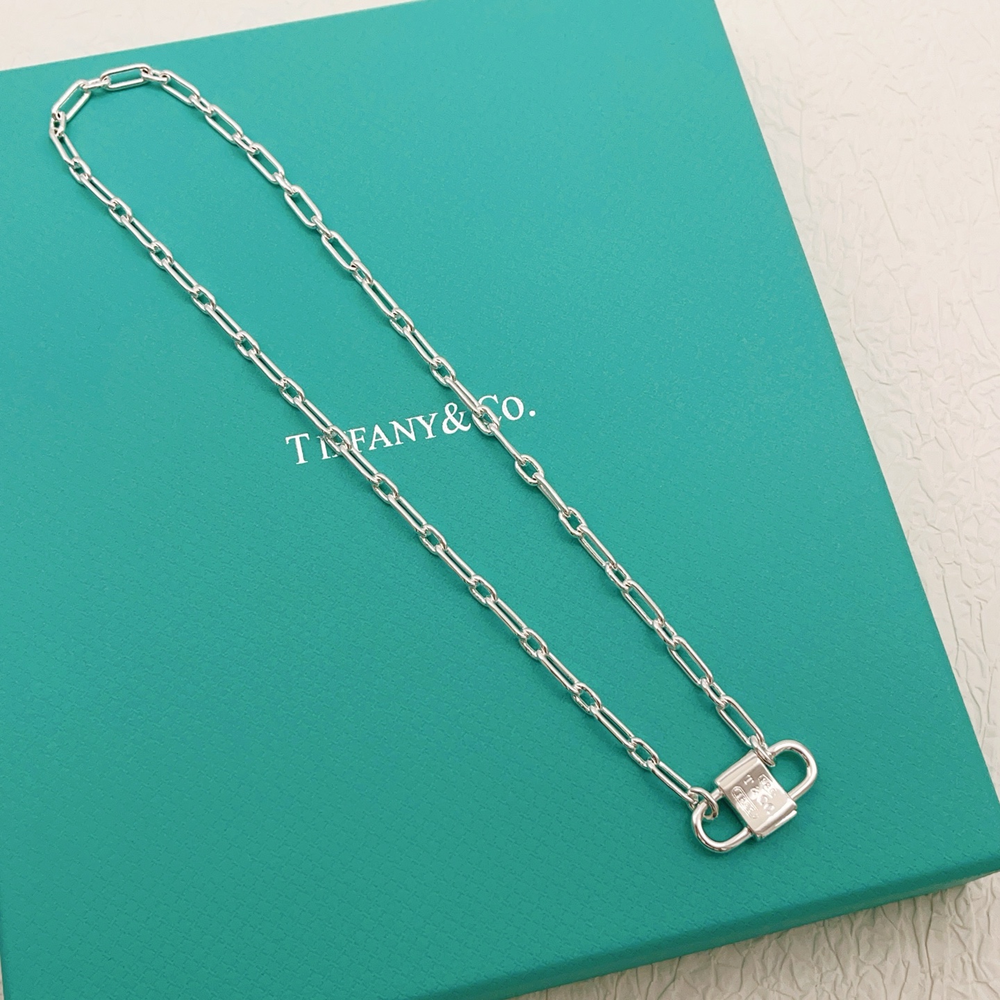Tiffany & Co. Tiffany*帝芙尼最新款，非常的上镜‼ 设计很特别值得入手 高级手工坊系列