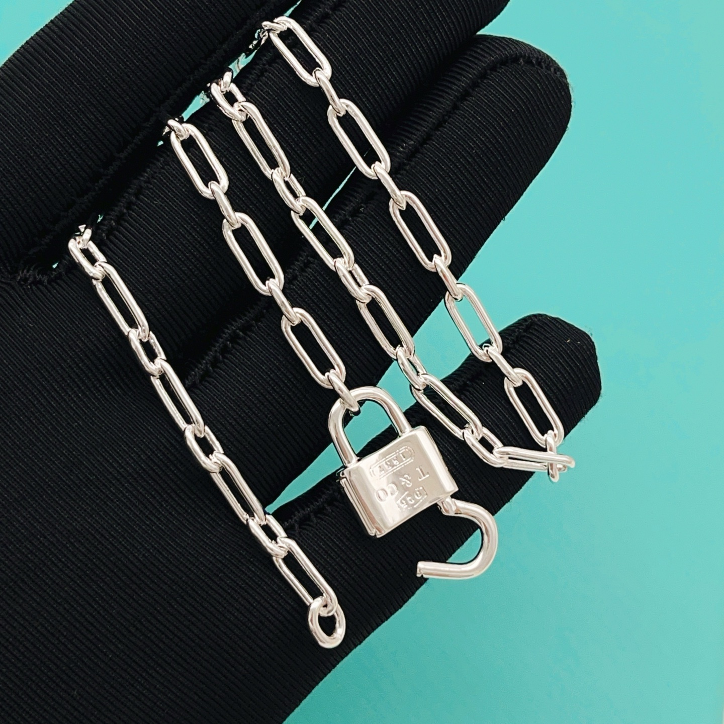 Tiffany & Co. Tiffany*帝芙尼最新款，非常的上镜‼ 设计很特别值得入手 高级手工坊系列