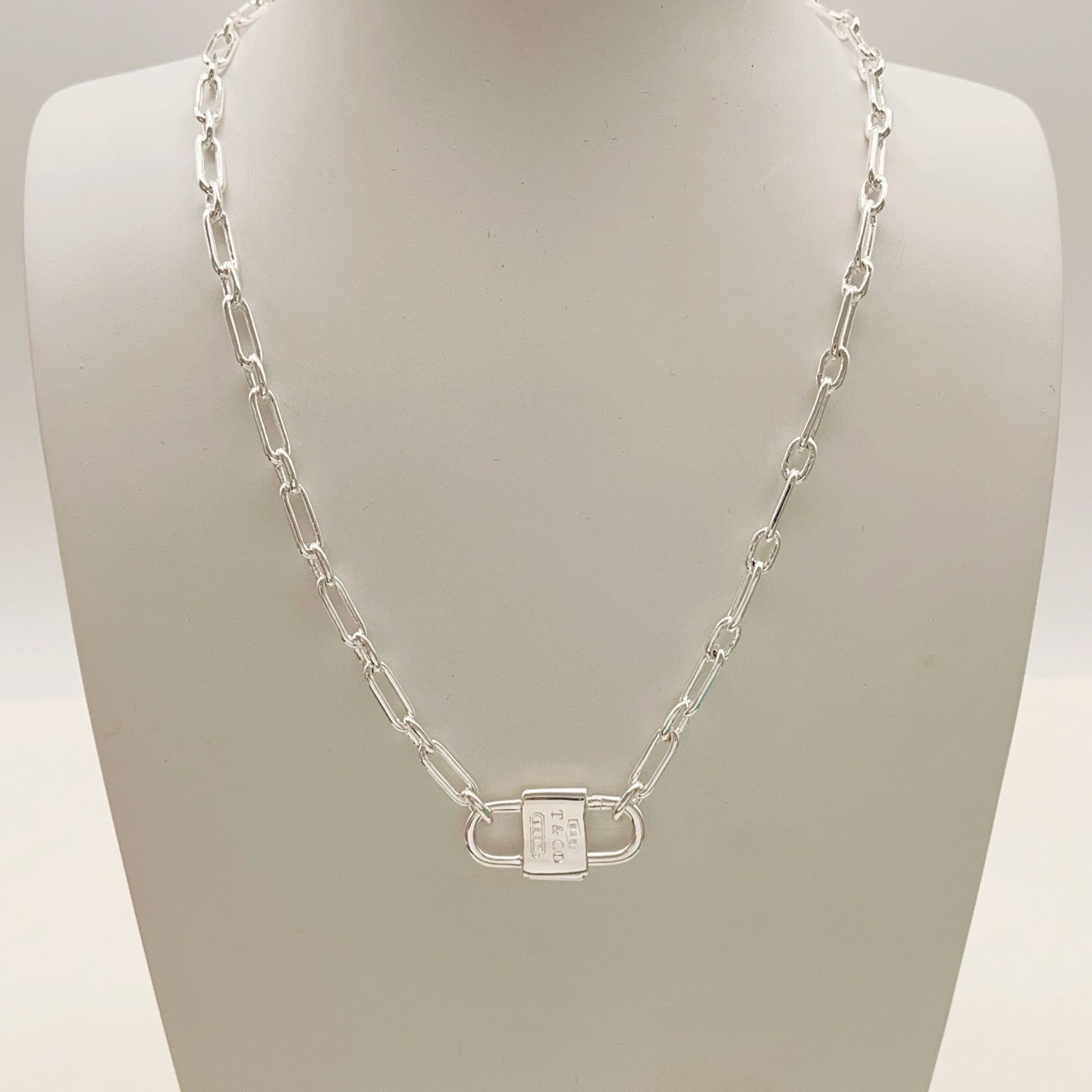 Tiffany & Co. Tiffany*帝芙尼最新款，非常的上镜‼ 设计很特别值得入手 高级手工坊系列