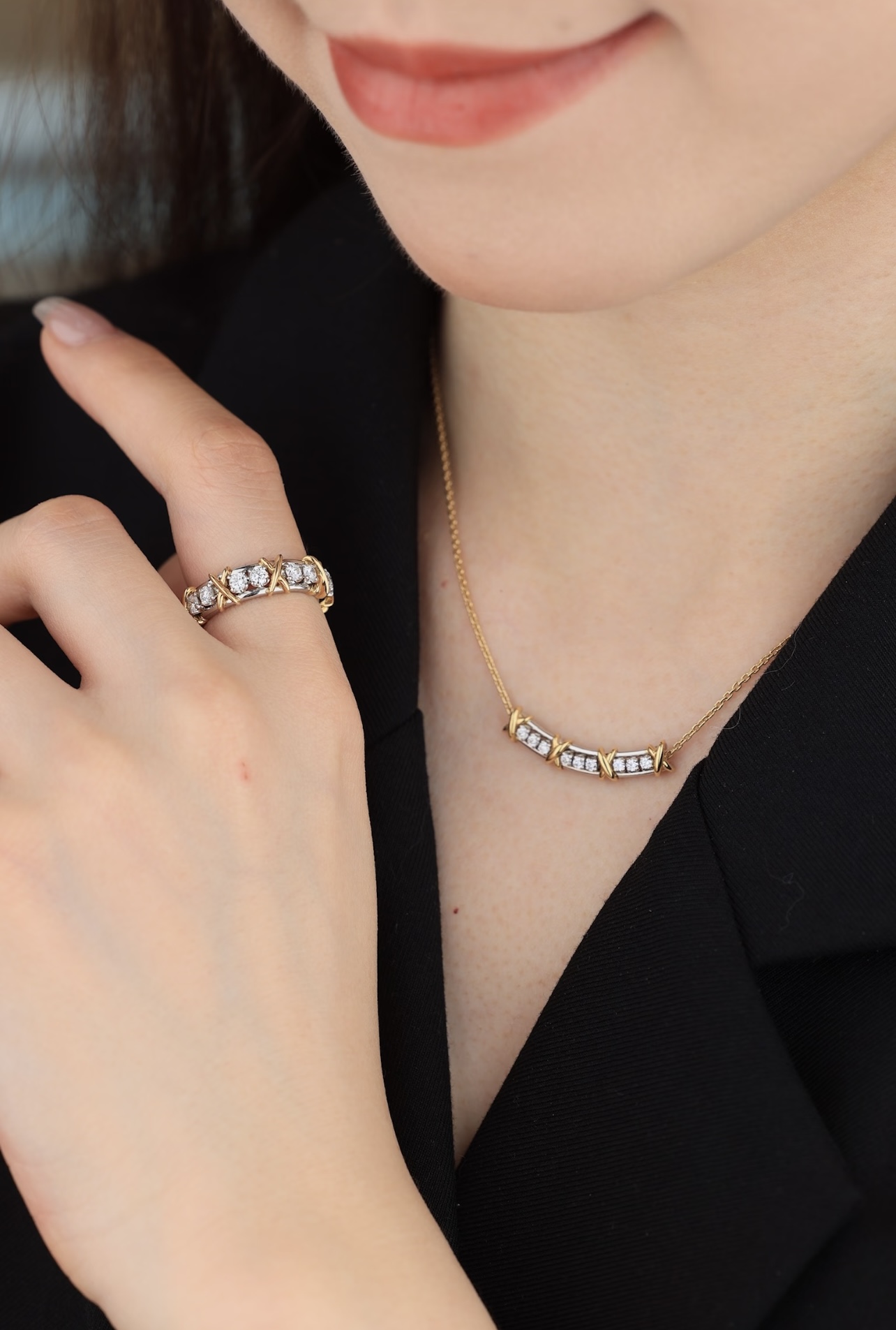 Tiffany & Co. Tiffany*帝芙尼最新款，非常的上镜‼ 设计很特别值得入手 高级手工坊系列