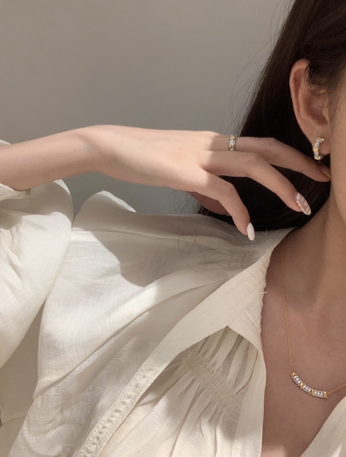 Tiffany & Co. Tiffany*帝芙尼最新款，非常的上镜‼ 设计很特别值得入手 高级手工坊系列