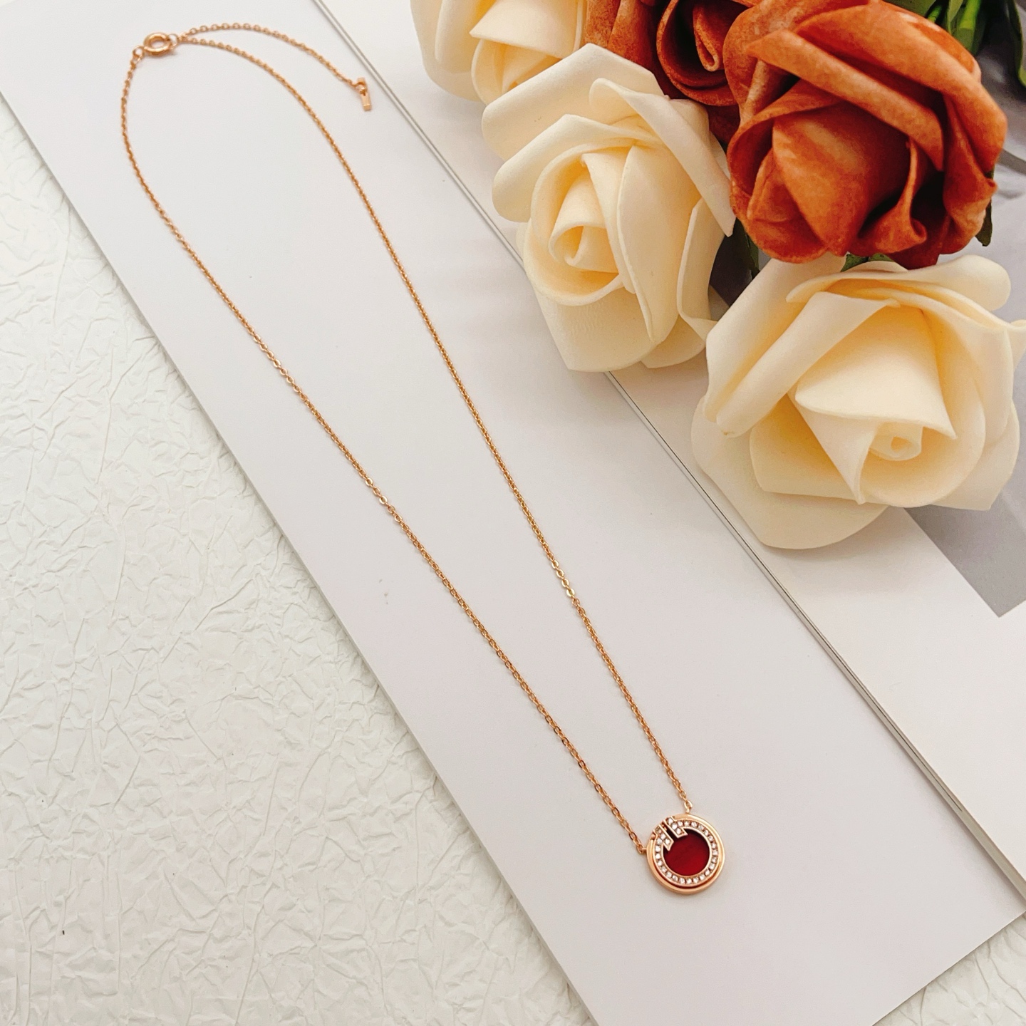 Tiffany & Co. Tiffany*帝芙尼最新款，非常的上镜‼ 设计很特别值得入手 高级手工坊系列