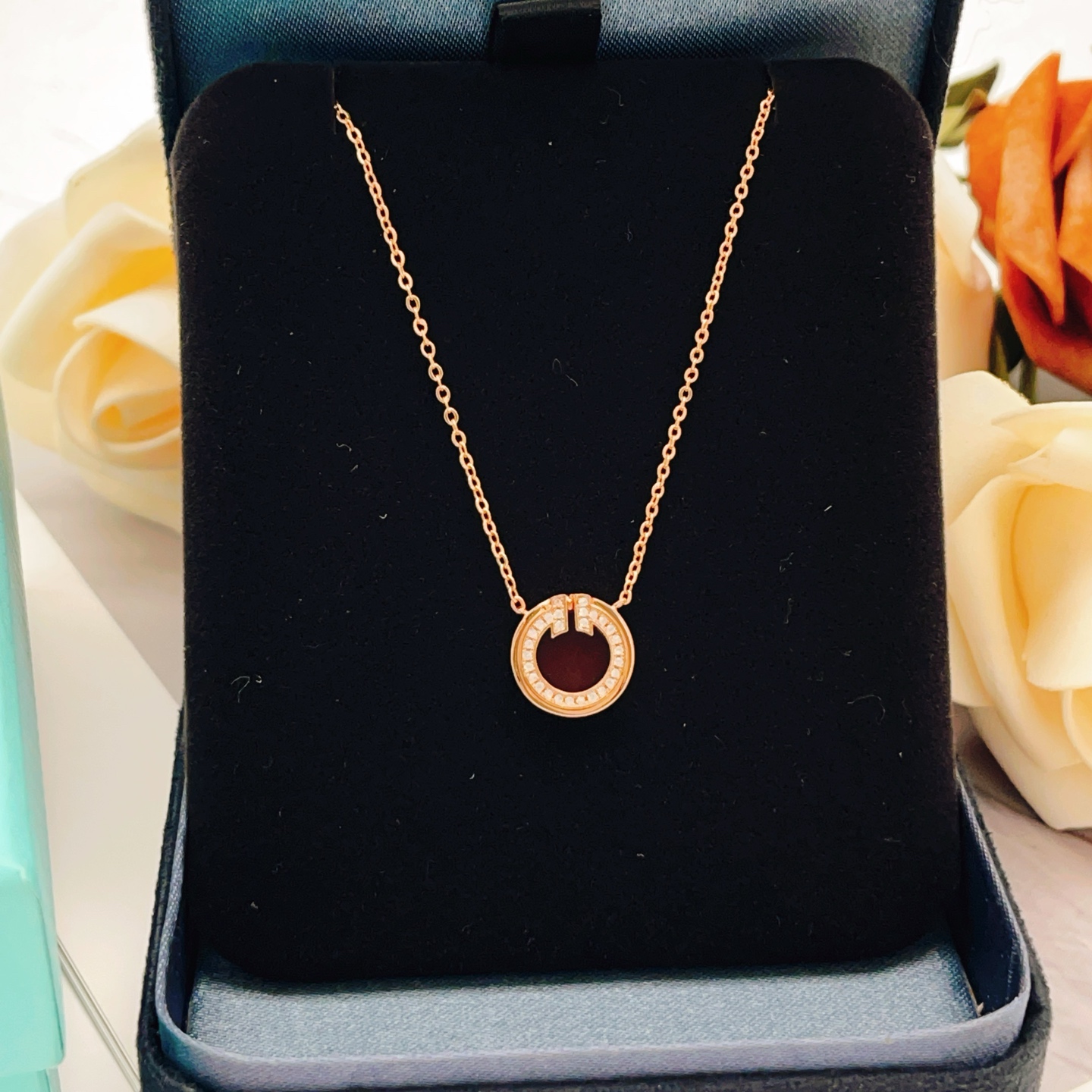 Tiffany & Co. Tiffany*帝芙尼最新款，非常的上镜‼ 设计很特别值得入手 高级手工坊系列