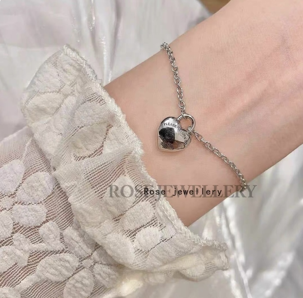 Tiffany & Co. Tiffany*帝芙尼最新款，非常的上镜‼ 设计很特别值得入手 高级手工坊系列