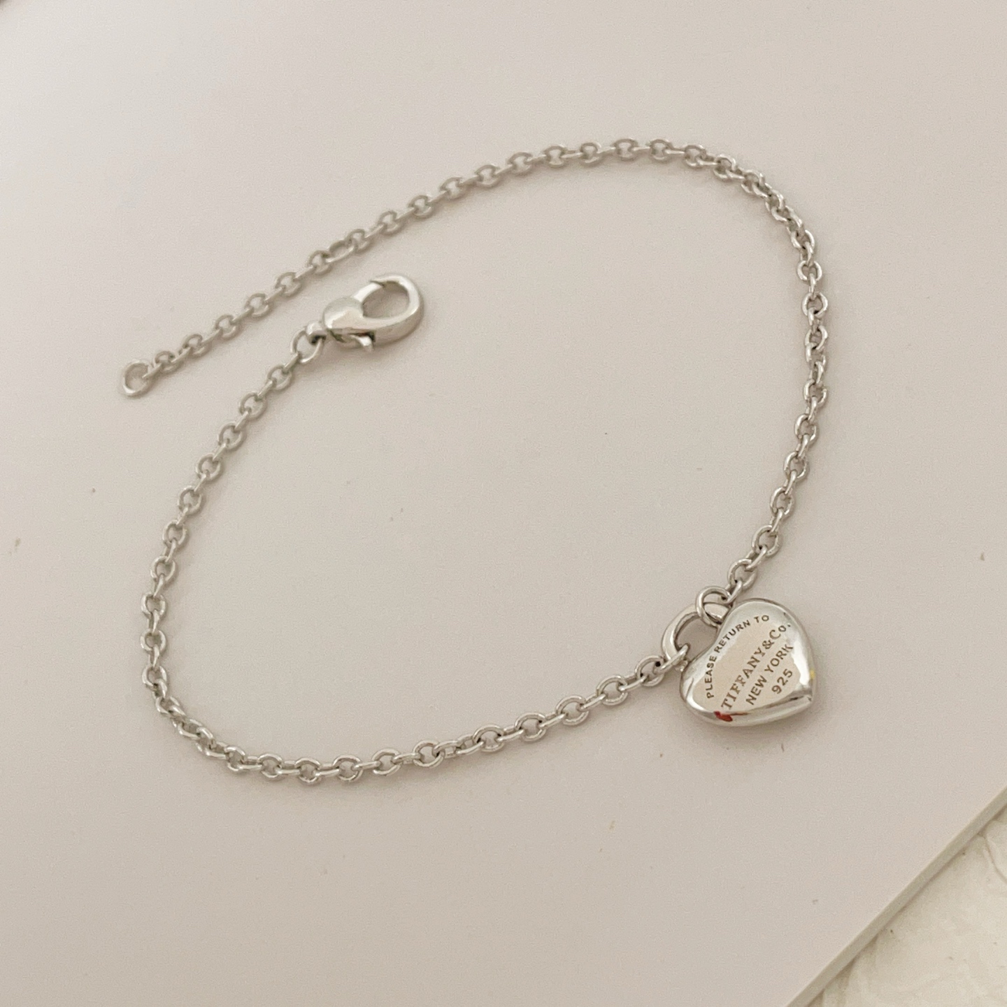 Tiffany & Co. Tiffany*帝芙尼最新款，非常的上镜‼ 设计很特别值得入手 高级手工坊系列