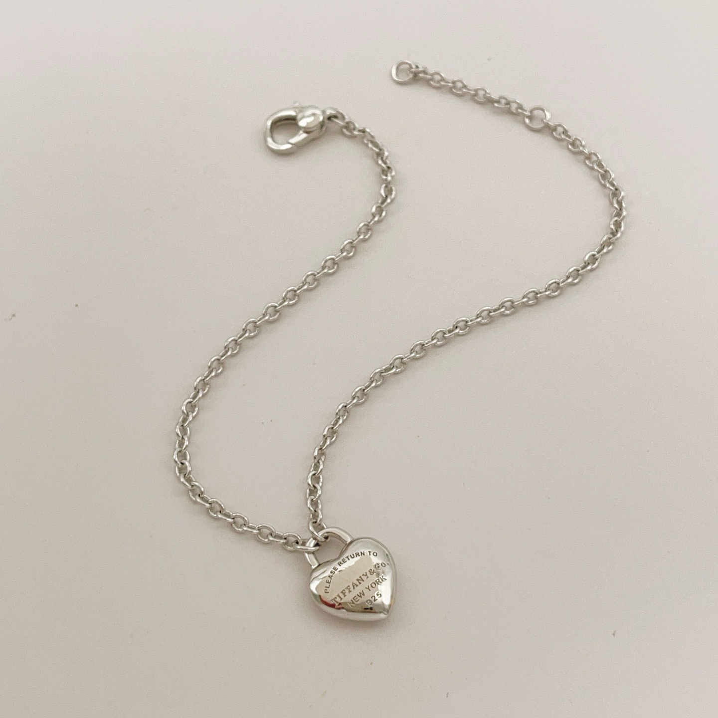 Tiffany & Co. Tiffany*帝芙尼最新款，非常的上镜‼ 设计很特别值得入手 高级手工坊系列