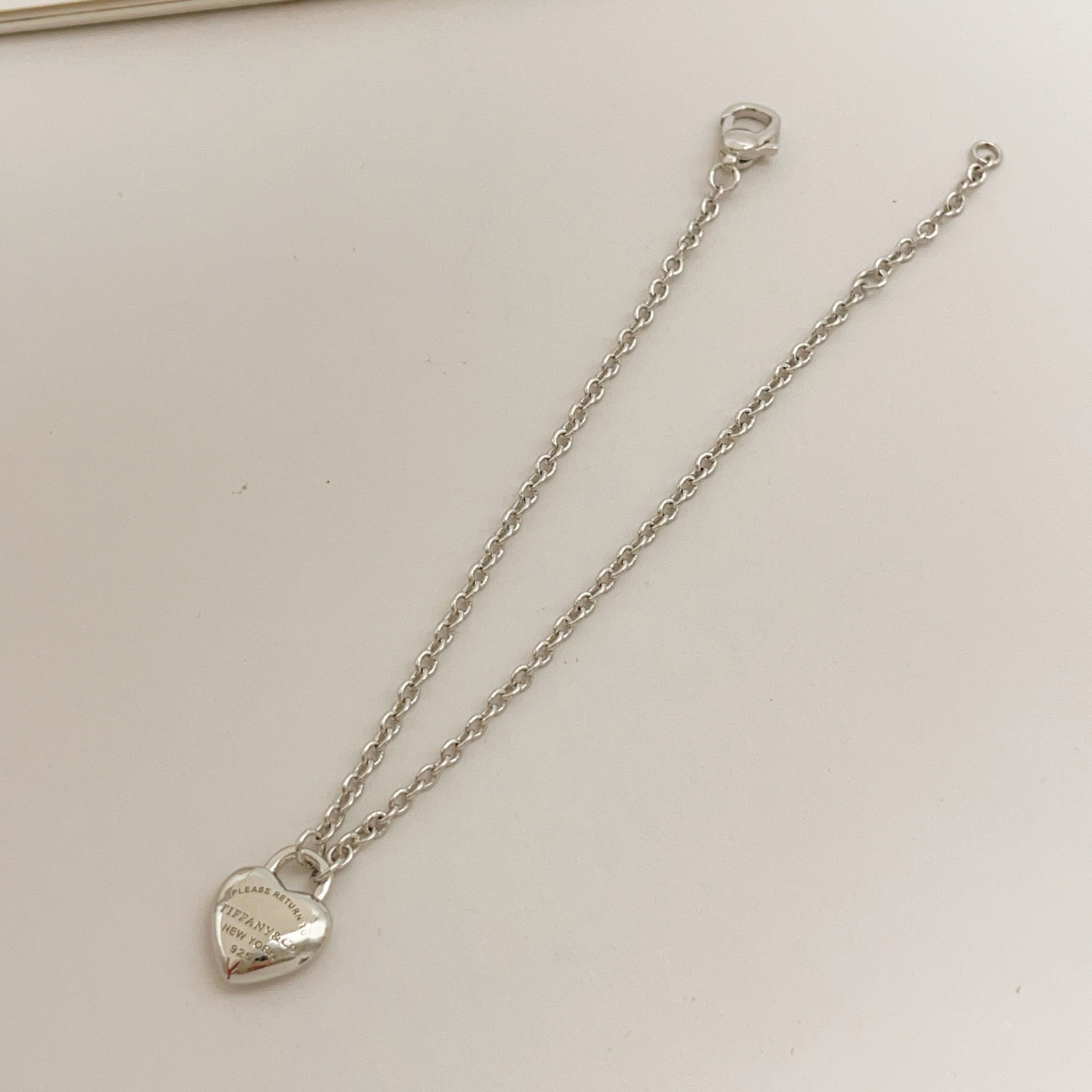 Tiffany & Co. Tiffany*帝芙尼最新款，非常的上镜‼ 设计很特别值得入手 高级手工坊系列