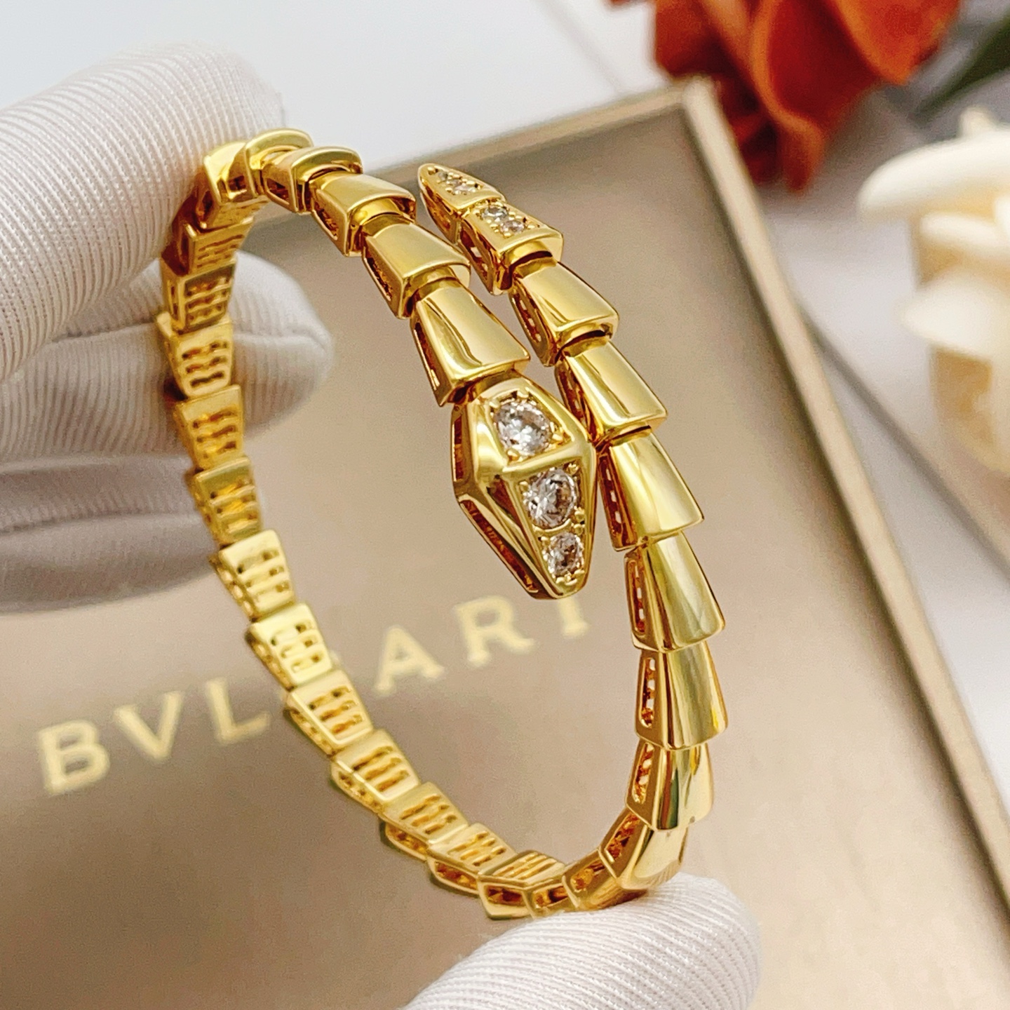 Bvlgari BVLGARI最新款，非常的上镜‼ 设计很特别值得入手 高级手工坊系列