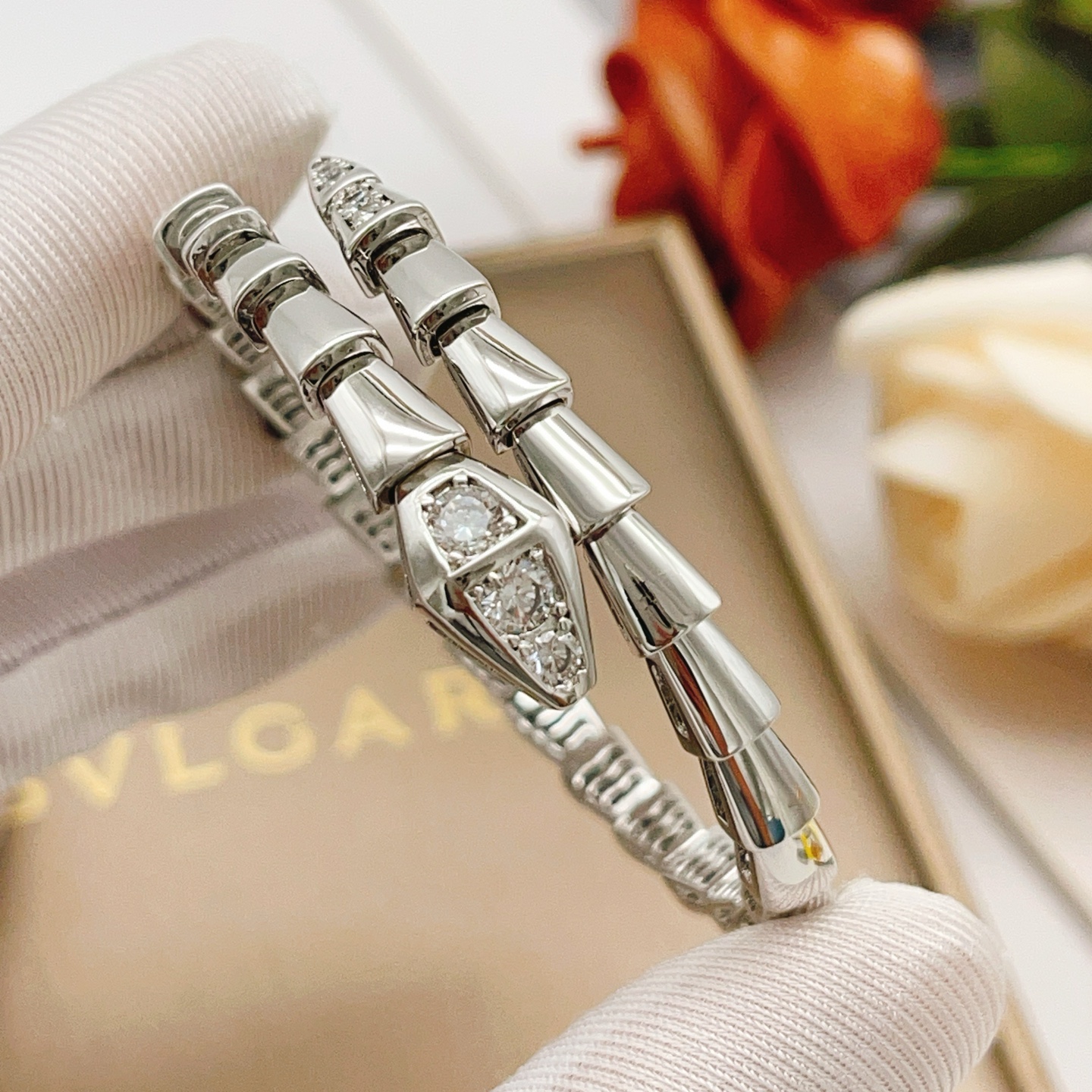 Bvlgari BVLGARI最新款，非常的上镜‼ 设计很特别值得入手 高级手工坊系列
