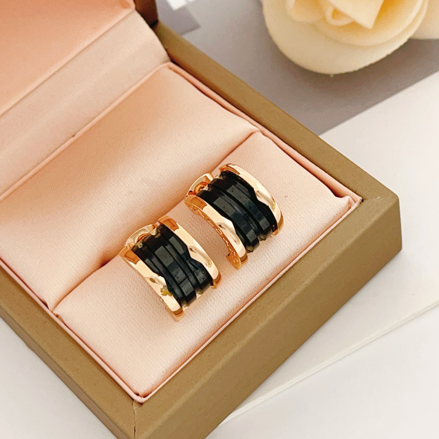 Bvlgari BVLGARI宝格丽最新款，非常的上镜‼ 设计很特别值得入手 高级手工坊系列
