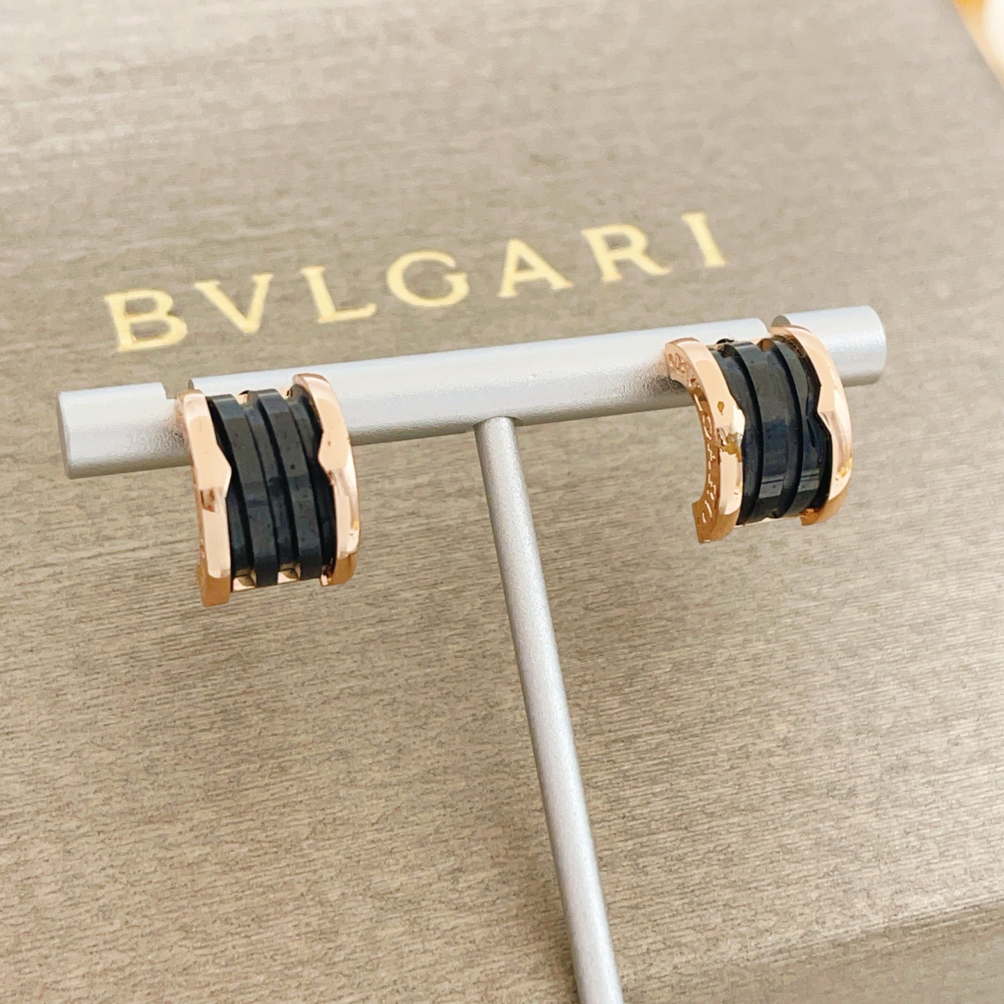 Bvlgari BVLGARI宝格丽最新款，非常的上镜‼ 设计很特别值得入手 高级手工坊系列