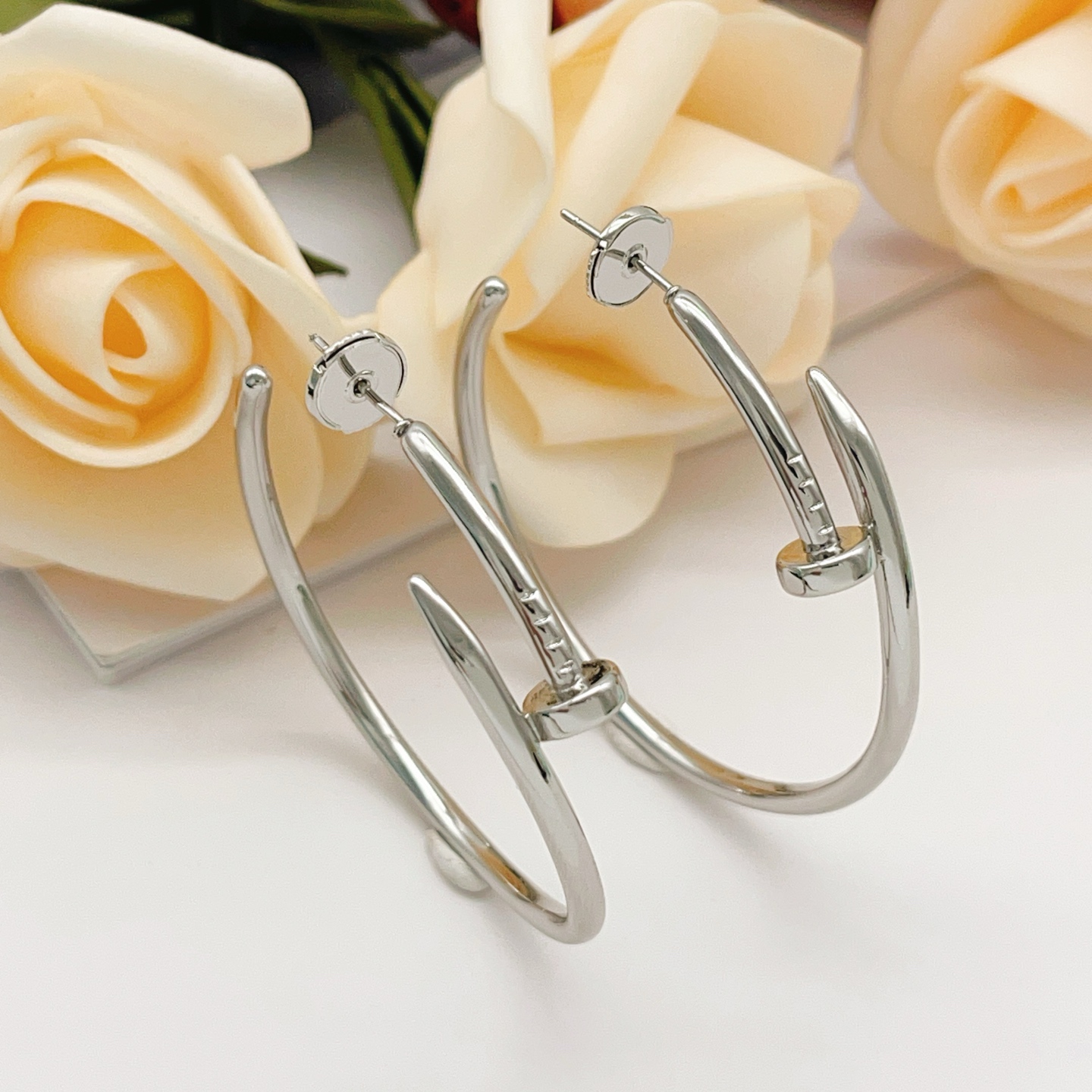 Cartier Cartie*最新款，非常的上镜‼ 设计很特别值得入手 高级手工坊系列
