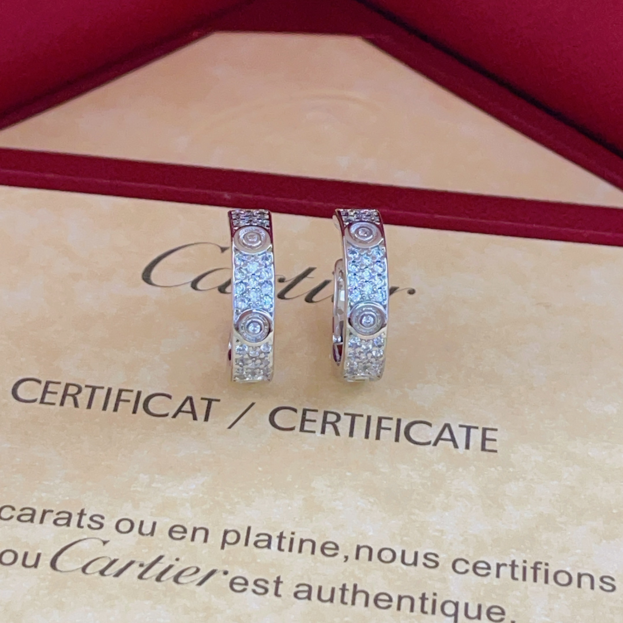 Cartier Cartie*最新款 耳钉一致ZP黄铜材质，非常的上镜‼ 设计很特别值得入手 高级手工坊系列
