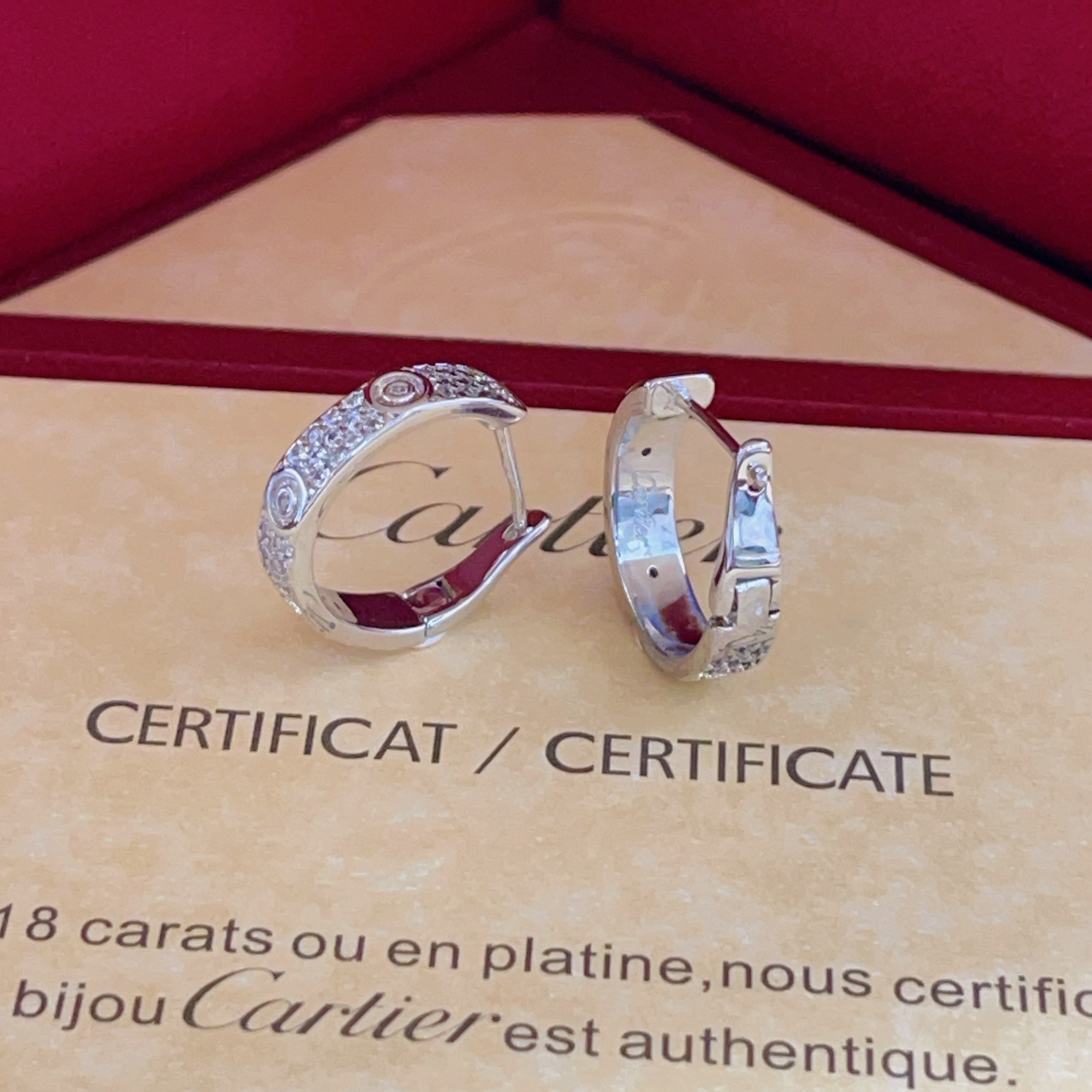 Cartier Cartie*最新款 耳钉一致ZP黄铜材质，非常的上镜‼ 设计很特别值得入手 高级手工坊系列