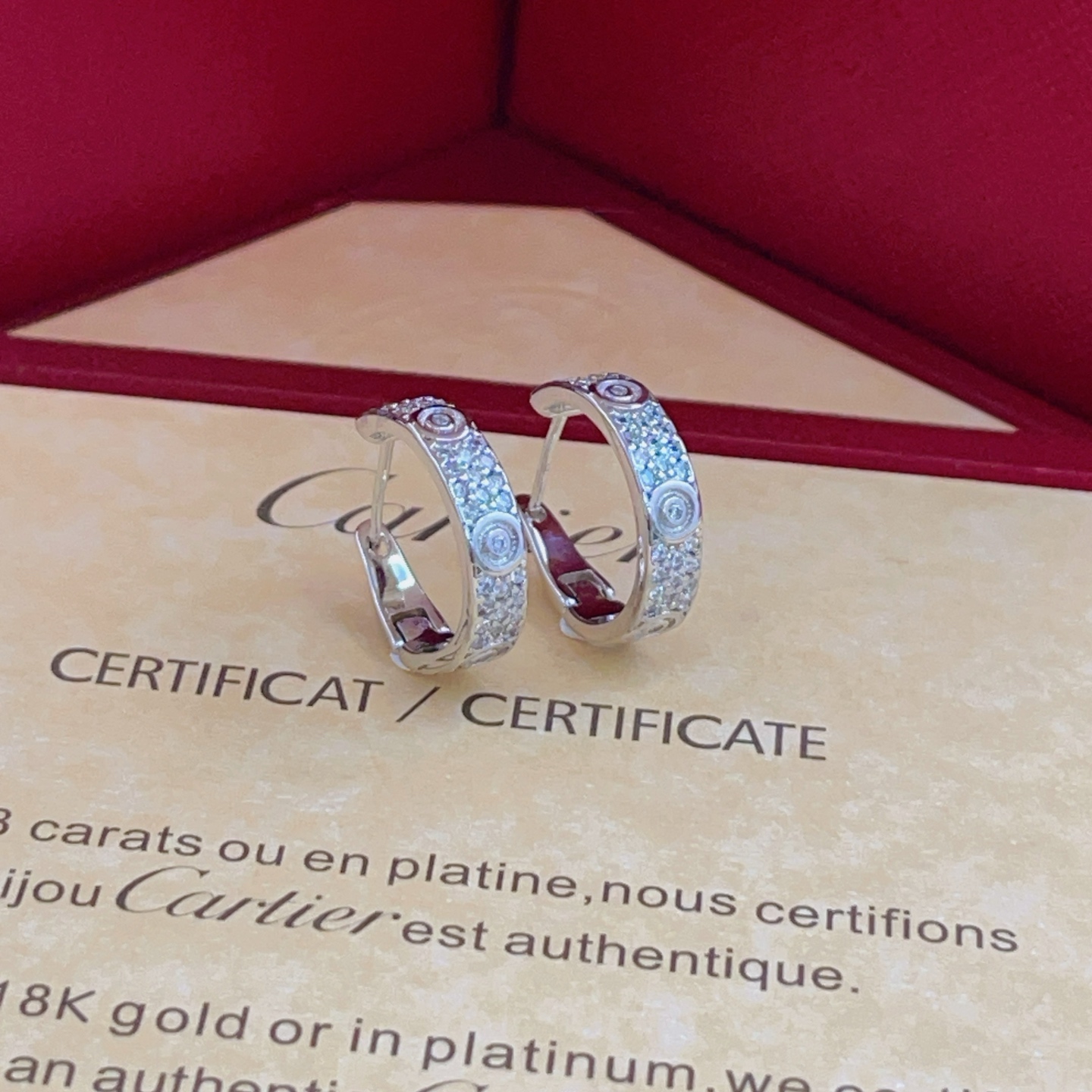 Cartier Cartie*最新款 耳钉一致ZP黄铜材质，非常的上镜‼ 设计很特别值得入手 高级手工坊系列
