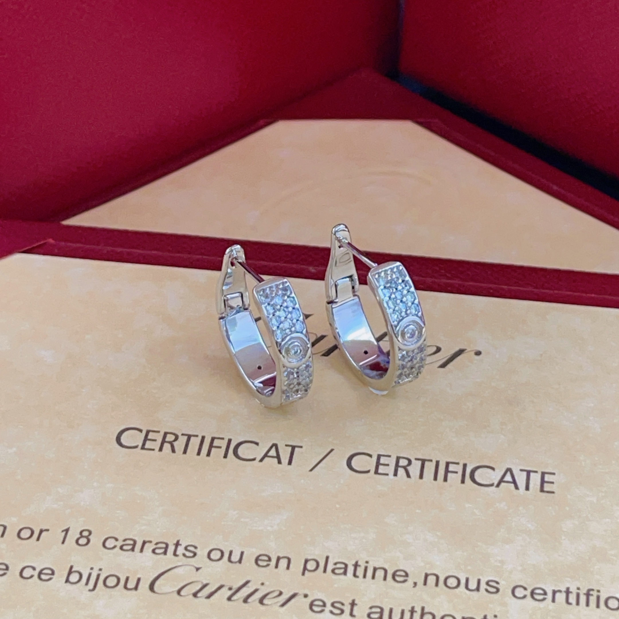Cartier Cartie*最新款 耳钉一致ZP黄铜材质，非常的上镜‼ 设计很特别值得入手 高级手工坊系列