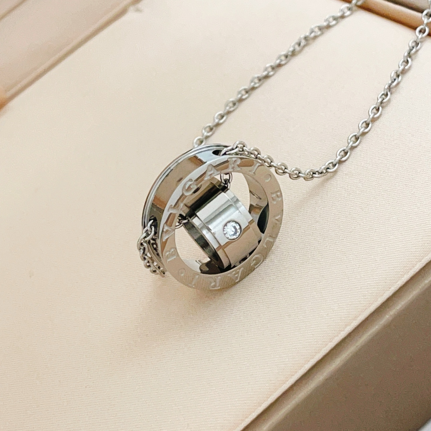 Bvlgari BVLGARI最新款，非常的上镜‼ 设计很特别值得入手 高级手工坊系列