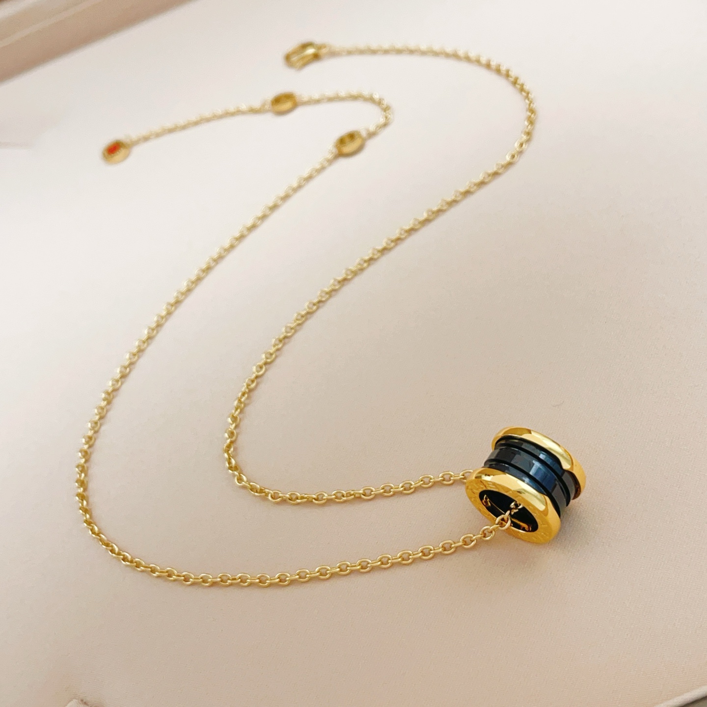 Bvlgari BVLGARI最新款，非常的上镜‼ 设计很特别值得入手 高级手工坊系列