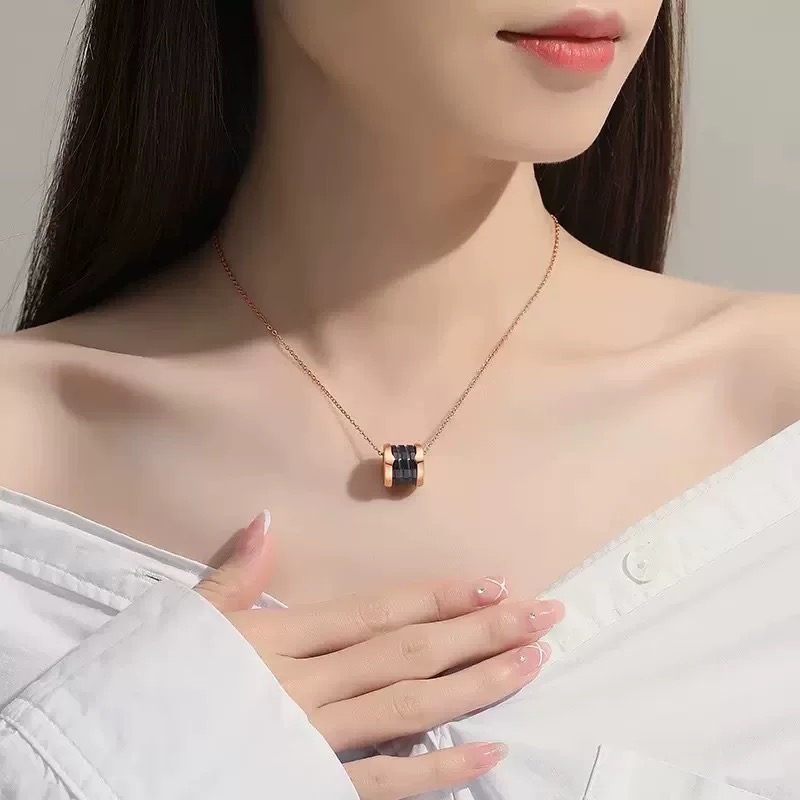 Bvlgari BVLGARI最新款，非常的上镜‼ 设计很特别值得入手 高级手工坊系列