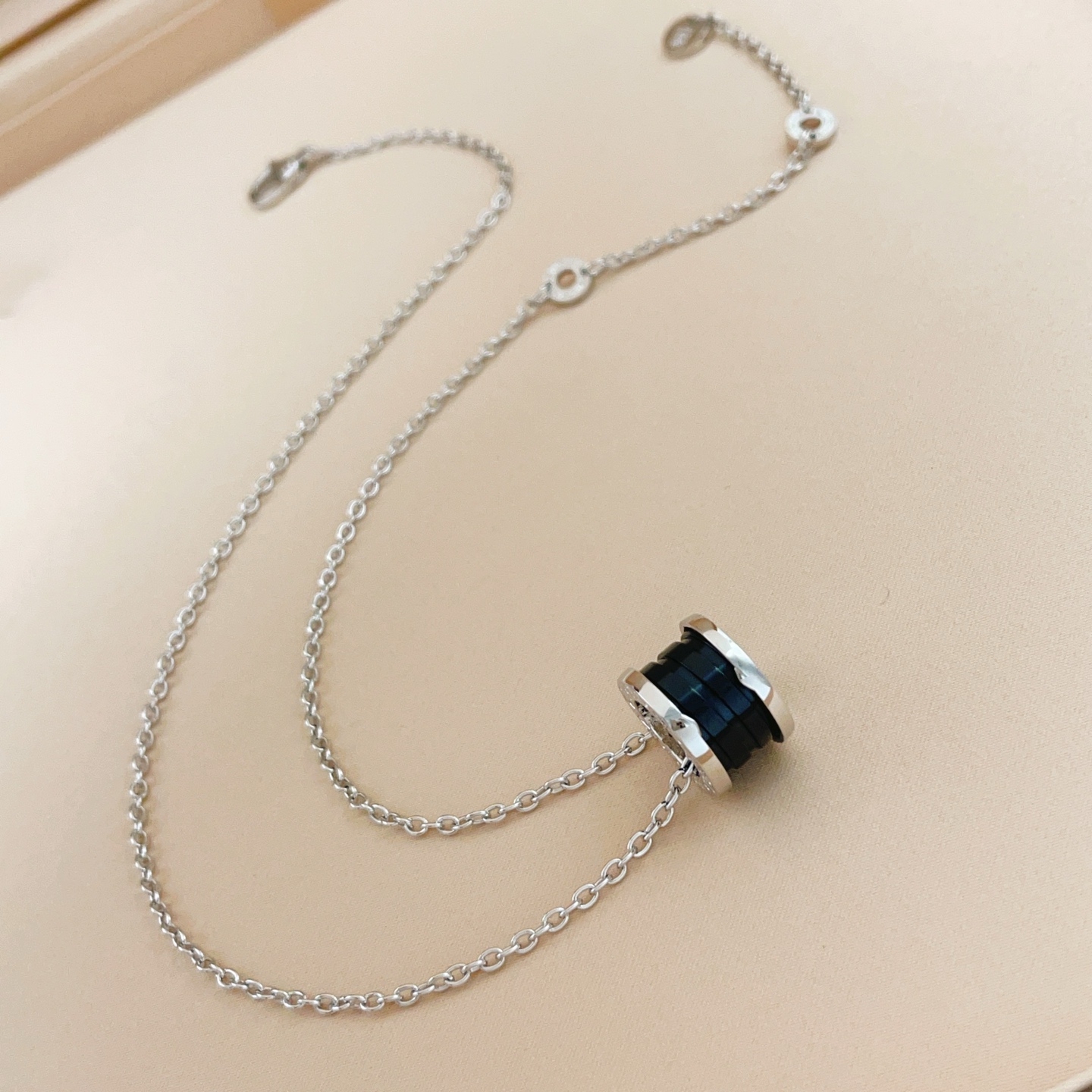 Bvlgari BVLGARI最新款，非常的上镜‼ 设计很特别值得入手 高级手工坊系列