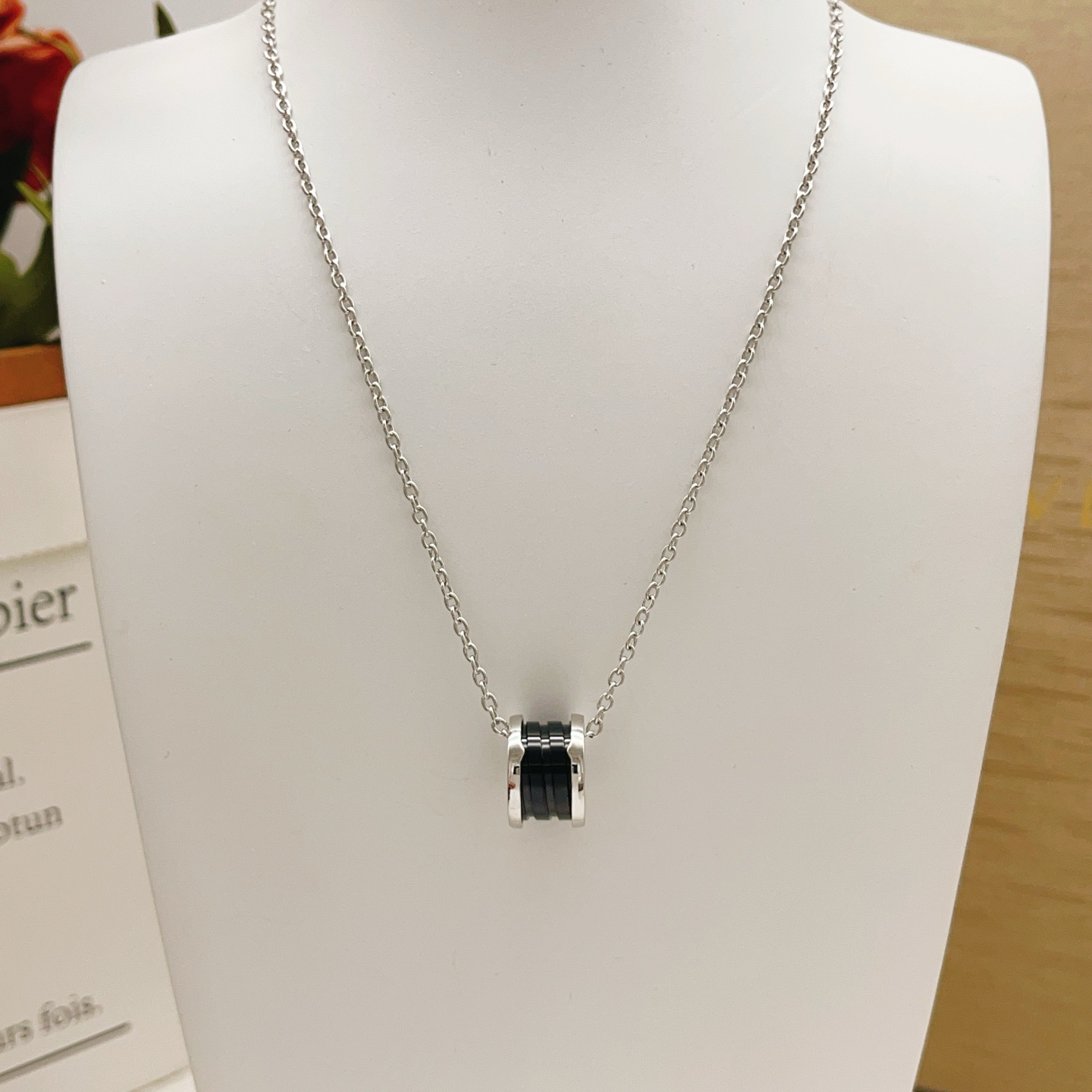 Bvlgari BVLGARI最新款，非常的上镜‼ 设计很特别值得入手 高级手工坊系列