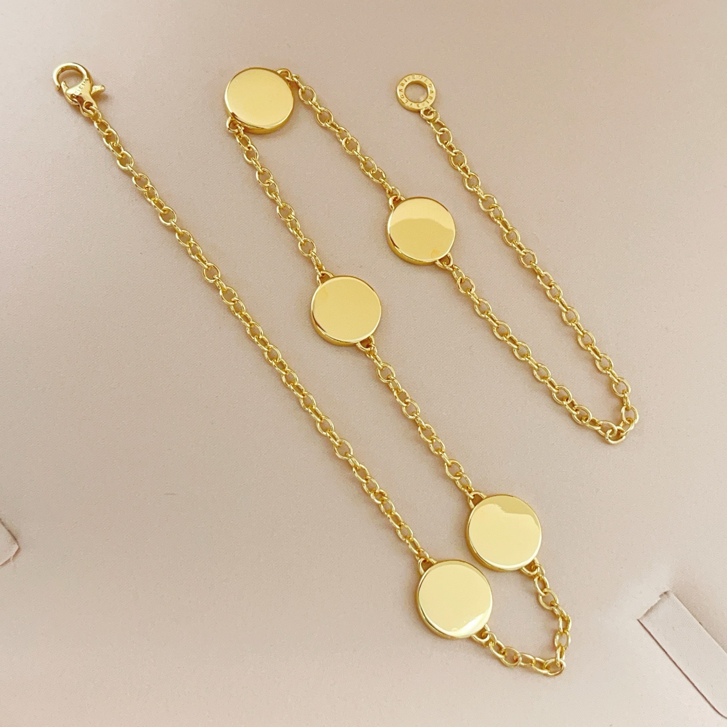 Bvlgari BVLGARI最新款，非常的上镜‼ 设计很特别值得入手 高级手工坊系列