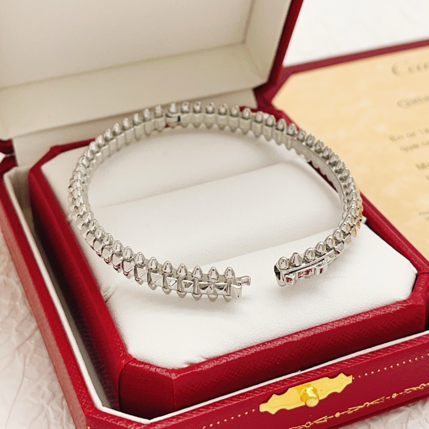 Cartier Cartier*卡地亚最新款，非常的上镜‼ 设计很特别值得入手 高级手工坊系列