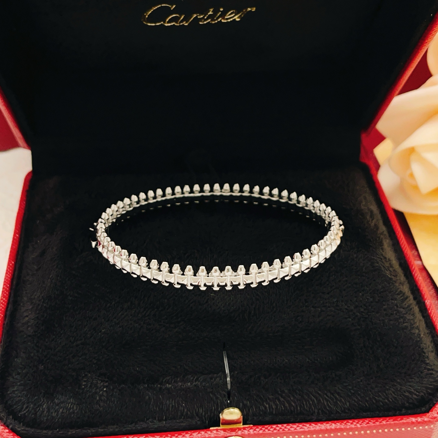 Cartier Cartier*卡地亚最新款，非常的上镜‼ 设计很特别值得入手 高级手工坊系列