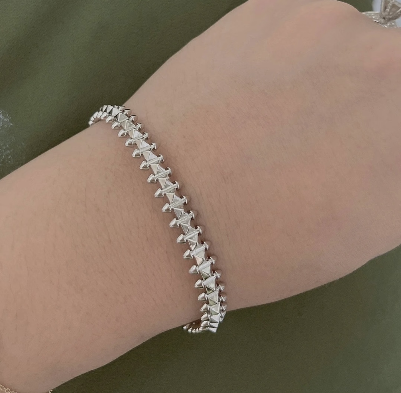 Cartier Cartier*卡地亚最新款，非常的上镜‼ 设计很特别值得入手 高级手工坊系列