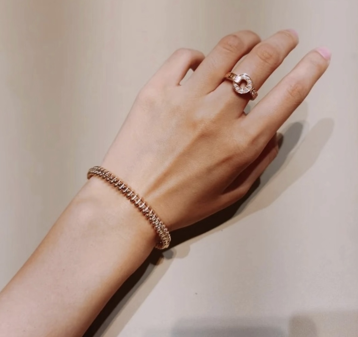 Cartier Cartier*卡地亚最新款，非常的上镜‼ 设计很特别值得入手 高级手工坊系列
