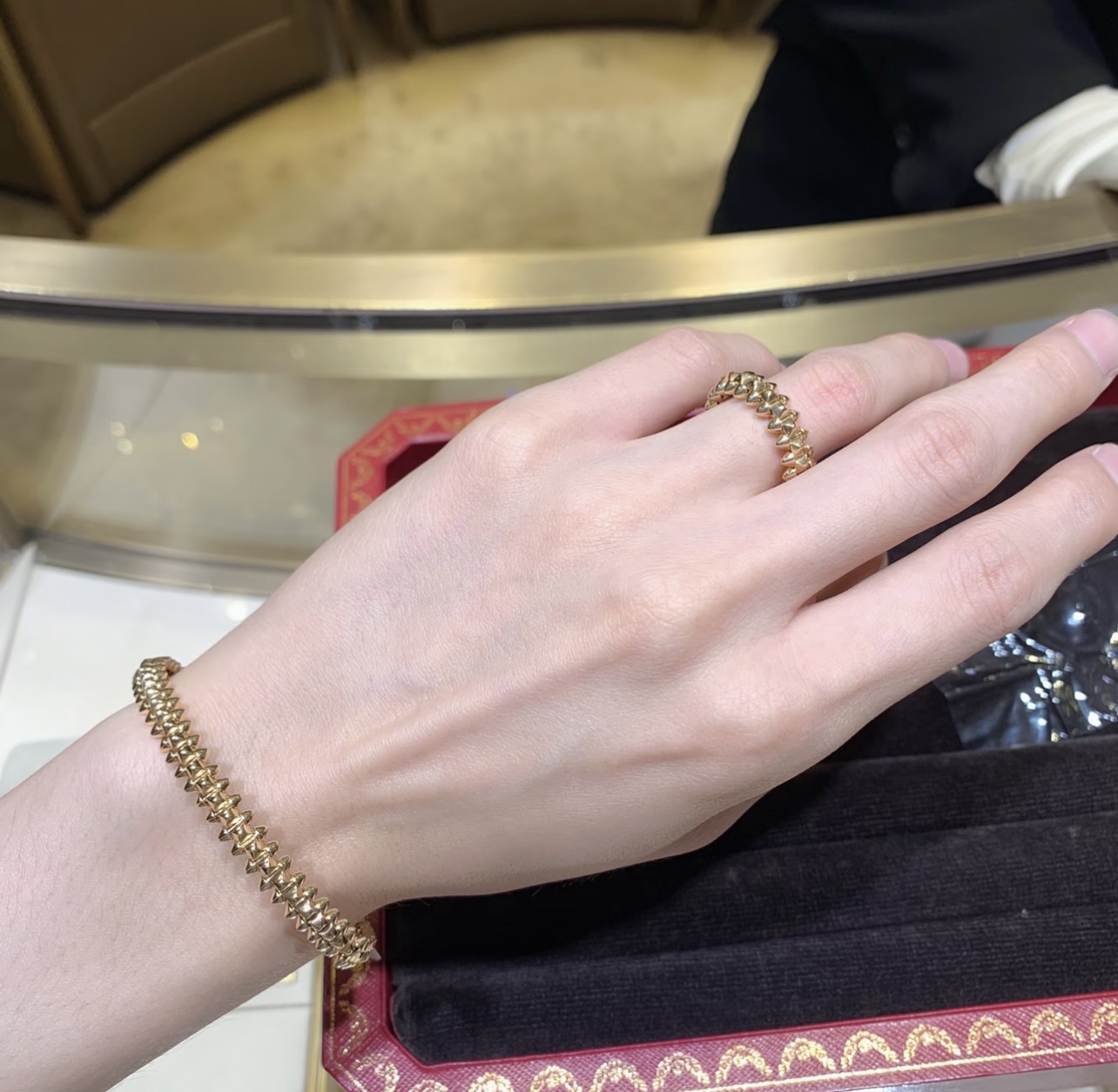 Cartier Cartier*卡地亚最新款，非常的上镜‼ 设计很特别值得入手 高级手工坊系列