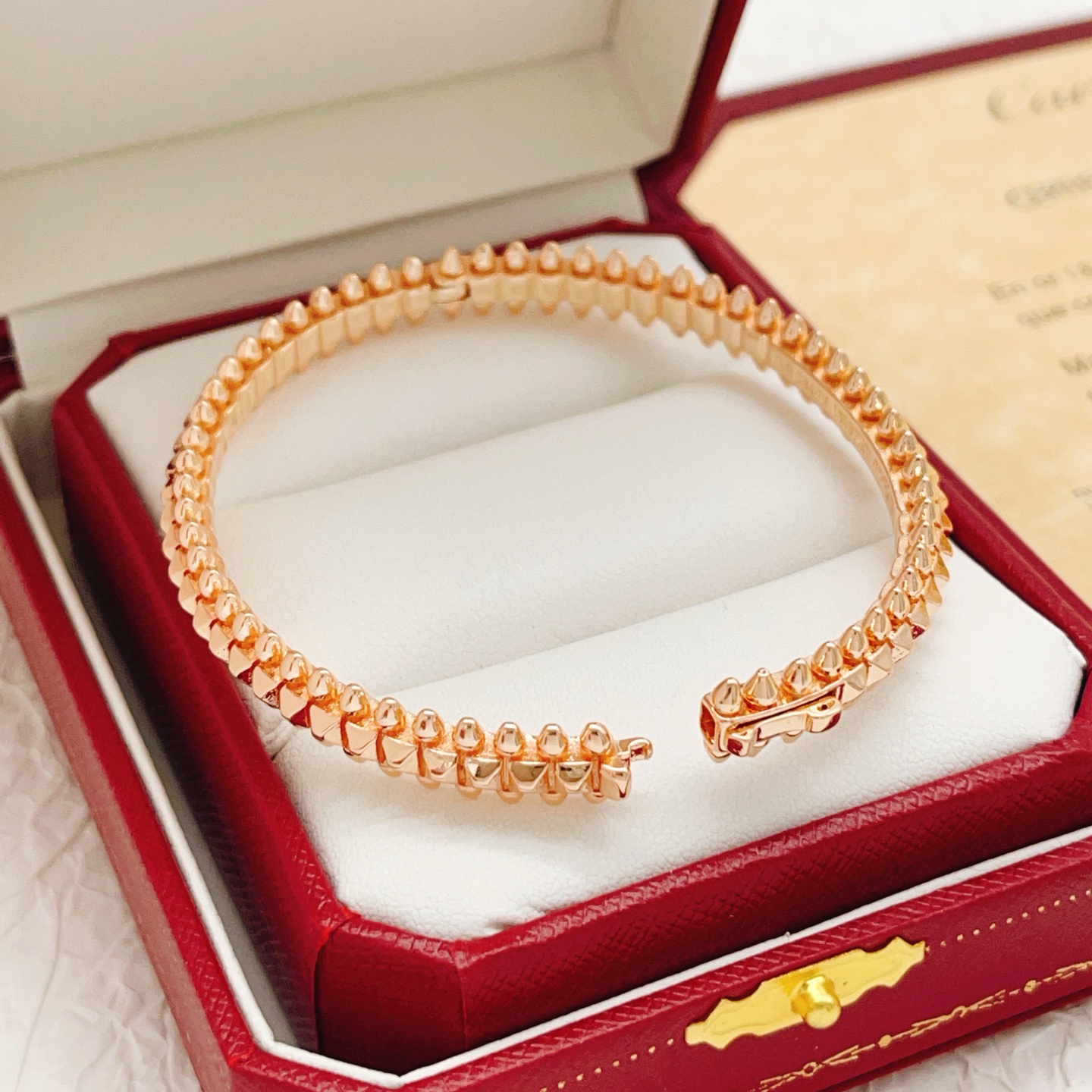 Cartier Cartier*卡地亚最新款，非常的上镜‼ 设计很特别值得入手 高级手工坊系列