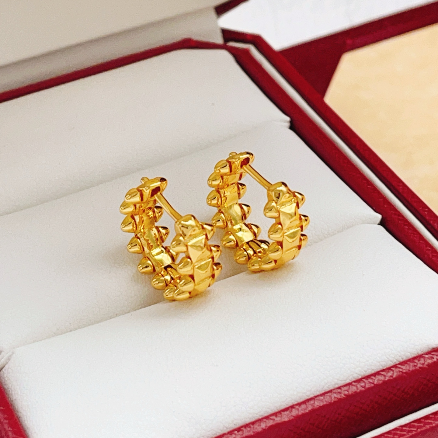 Cartier Cartier*卡地亚最新款，非常的上镜‼ 设计很特别值得入手 高级手工坊系列