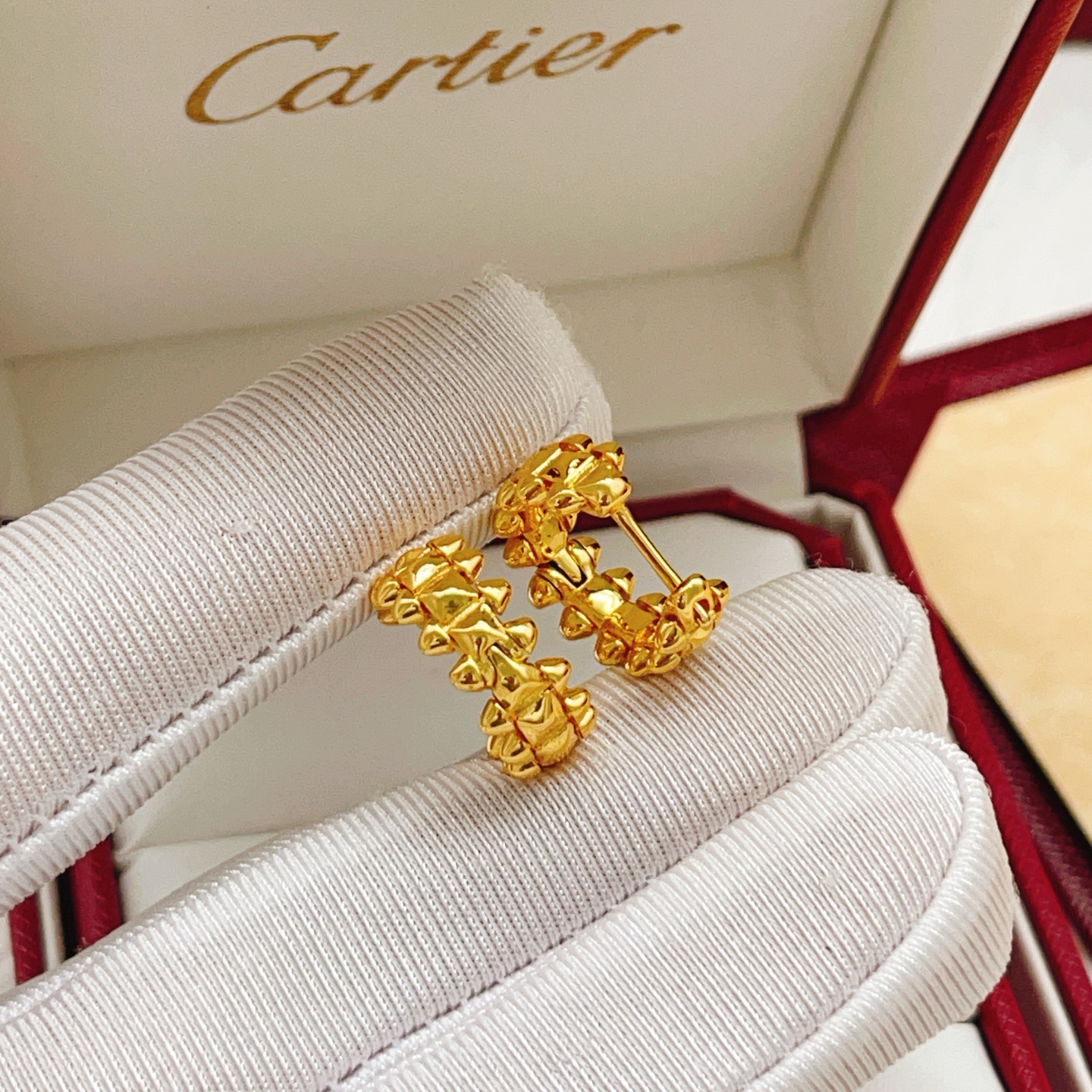 Cartier Cartier*卡地亚最新款，非常的上镜‼ 设计很特别值得入手 高级手工坊系列