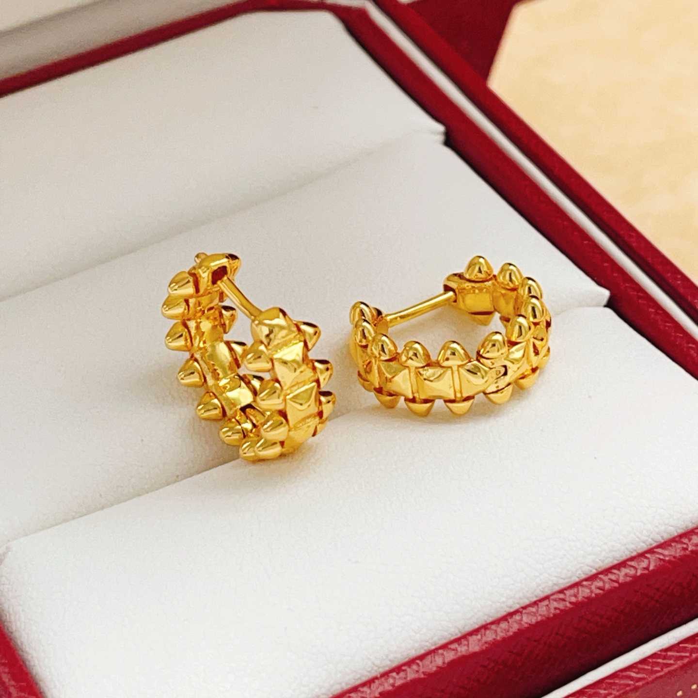 Cartier Cartier*卡地亚最新款，非常的上镜‼ 设计很特别值得入手 高级手工坊系列