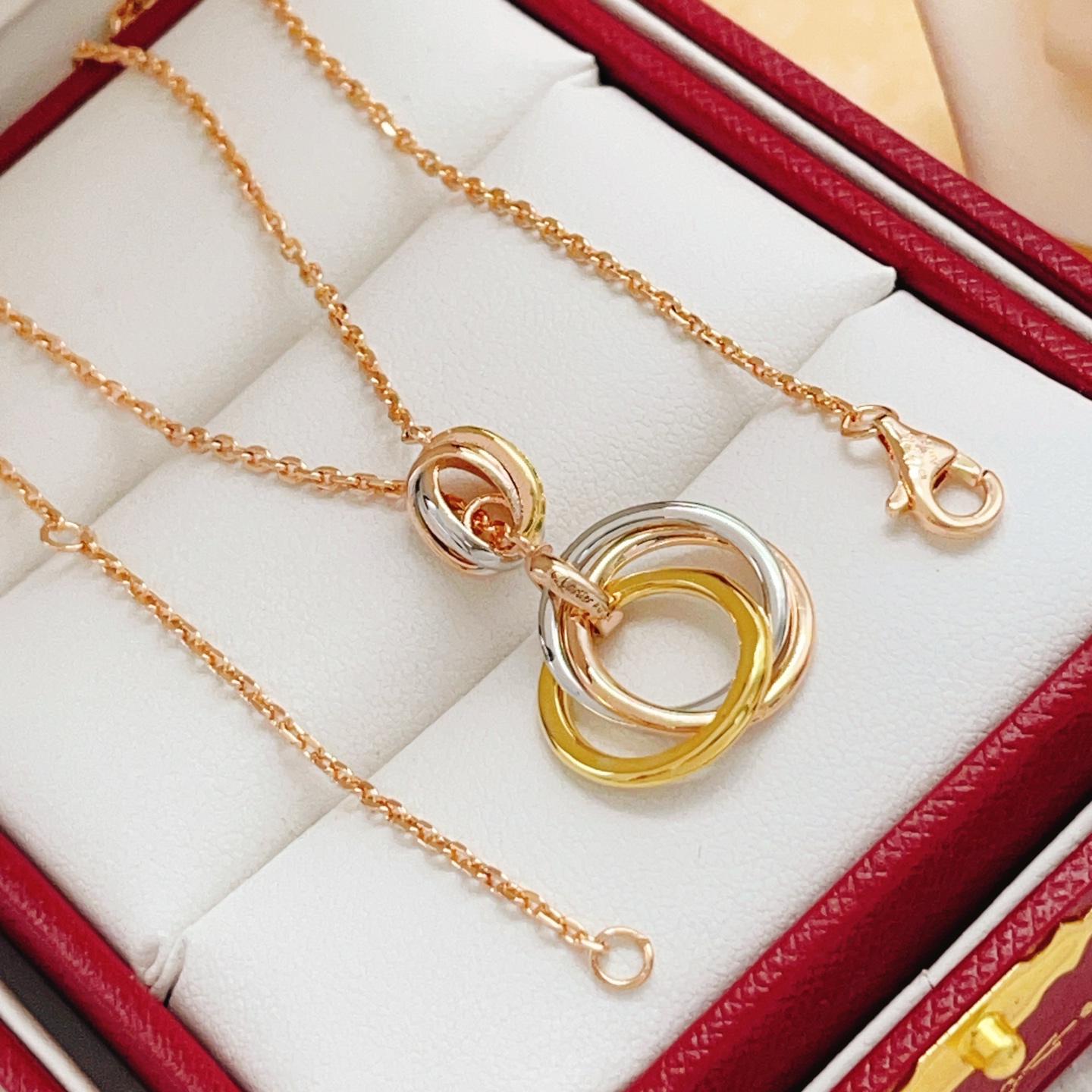 Cartier Cartier*卡地亚最新款，非常的上镜‼ 设计很特别值得入手 高级手工坊系列
