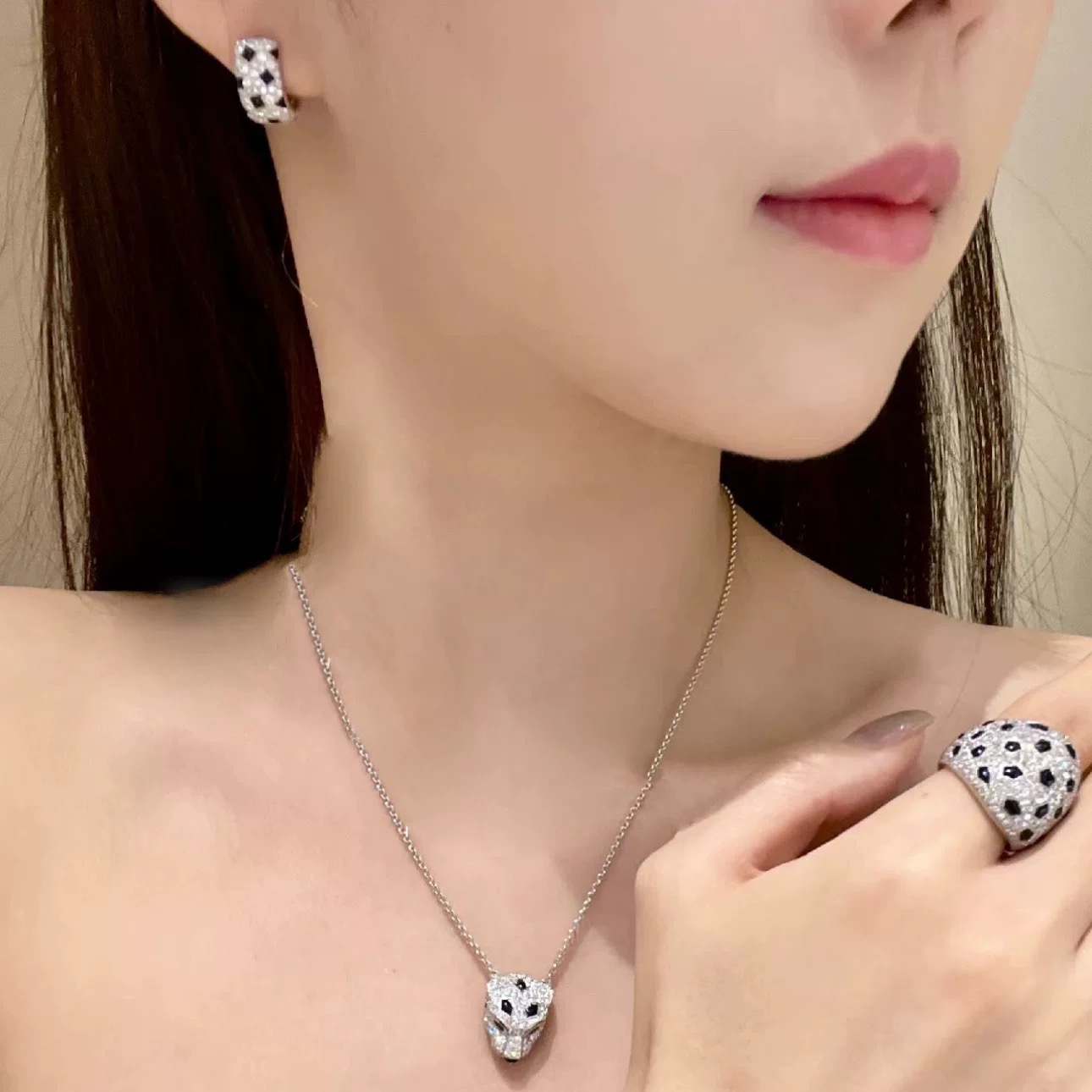 Cartier Cartie*最新款，非常的上镜‼ 设计很特别值得入手 高级手工坊系列