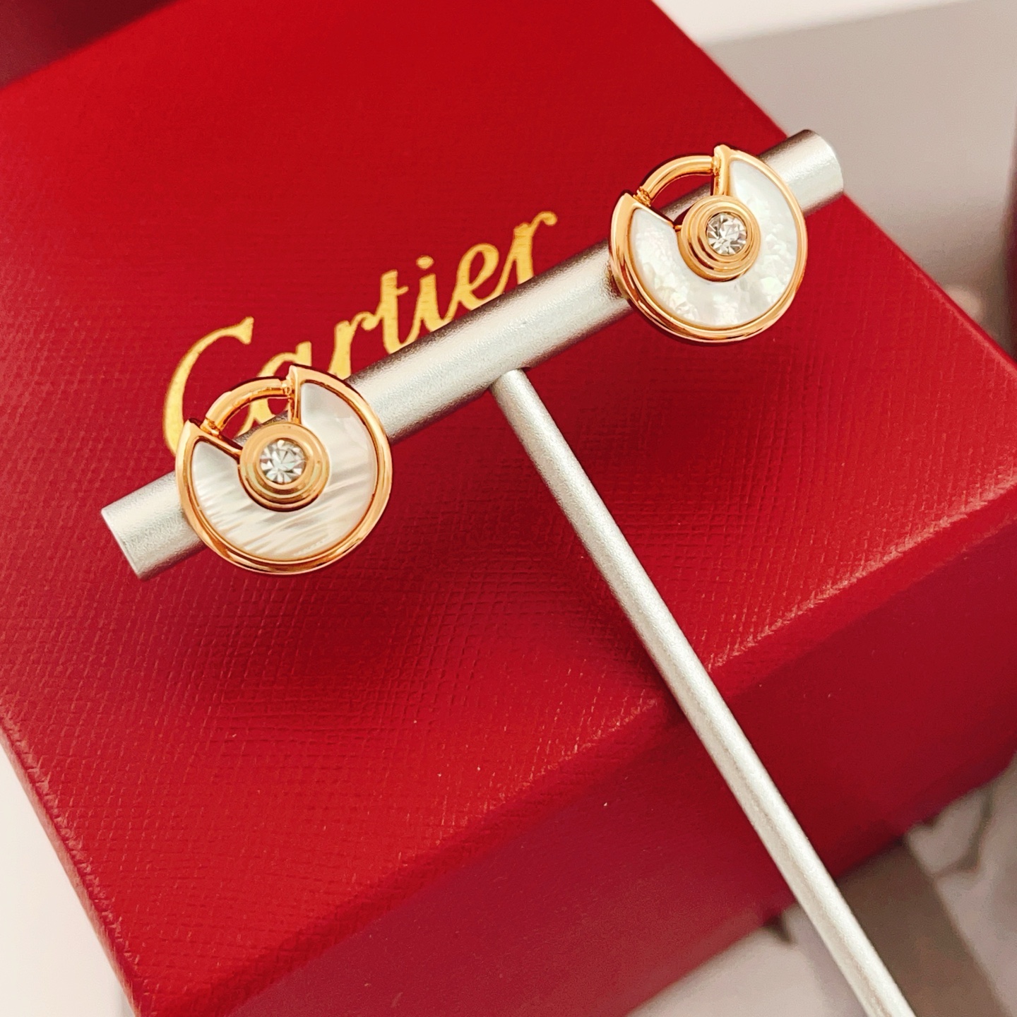 Cartier Cartie*最新款，非常的上镜‼ 设计很特别值得入手 高级手工坊系列