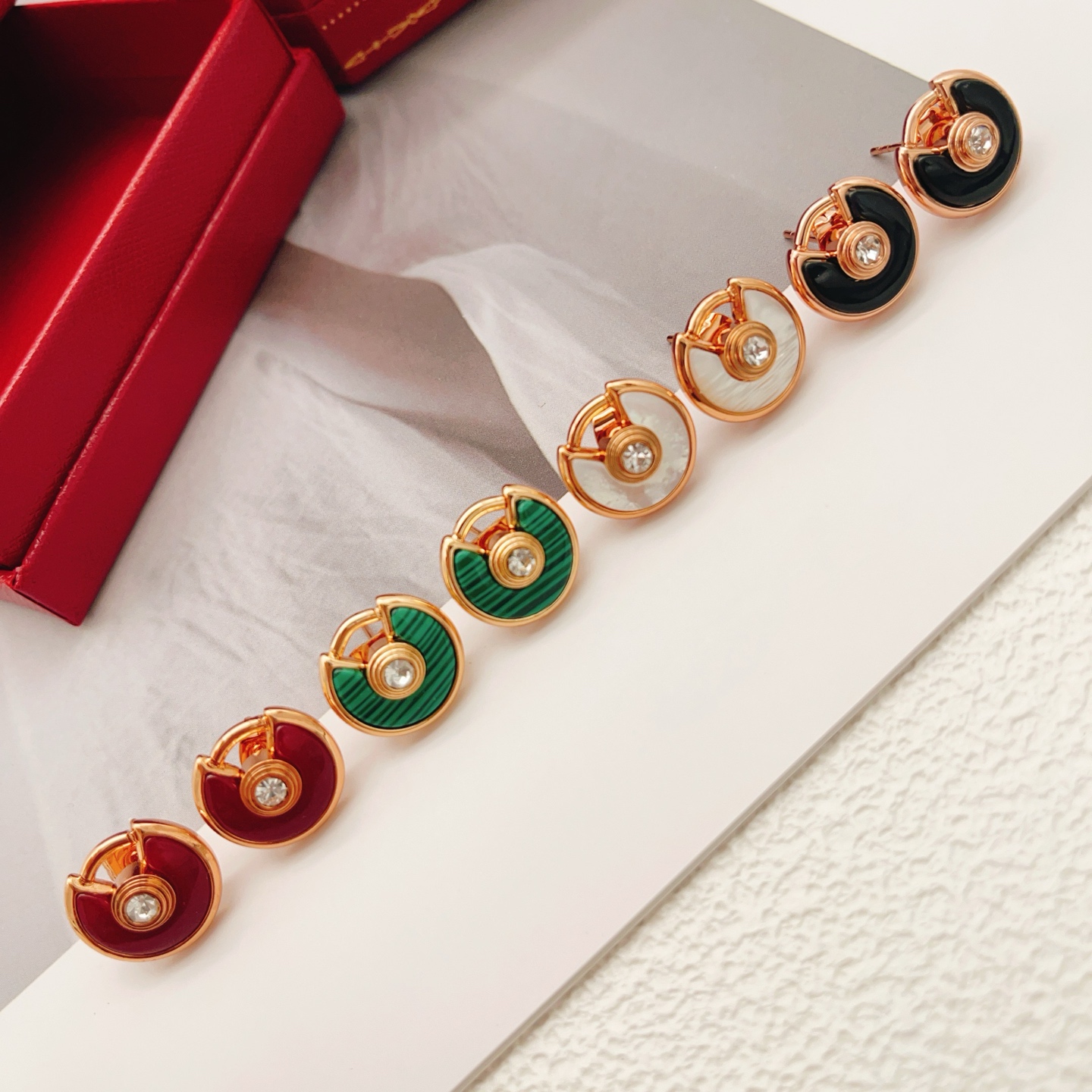 Cartier Cartie*最新款，非常的上镜‼ 设计很特别值得入手 高级手工坊系列
