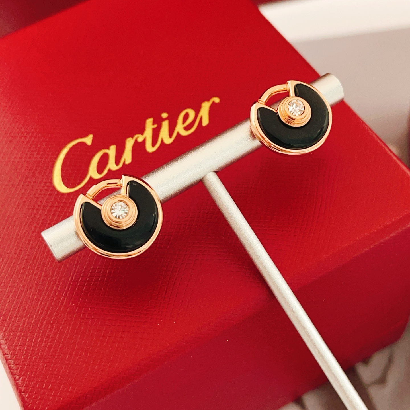Cartier Cartie*最新款，非常的上镜‼ 设计很特别值得入手 高级手工坊系列
