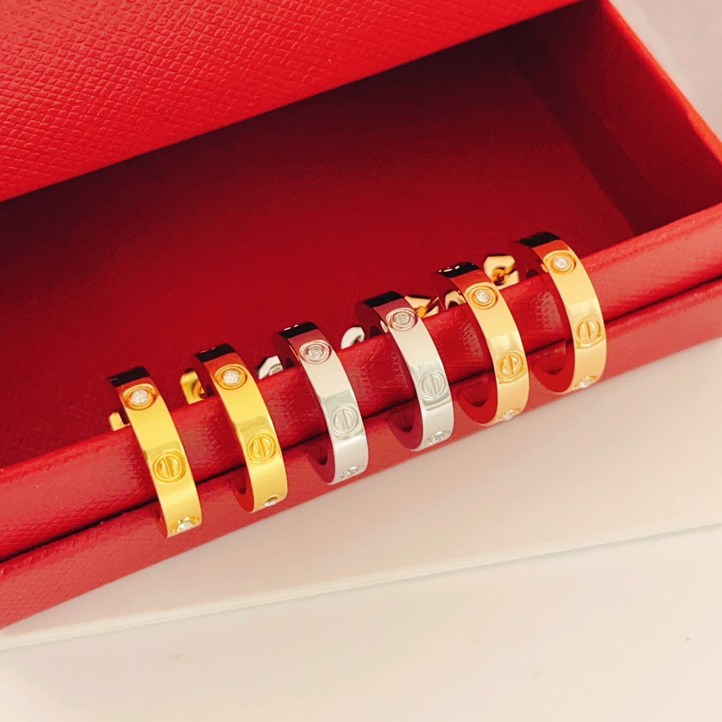 Cartier Cartie*最新款，非常的上镜‼ 设计很特别值得入手 高级手工坊系列