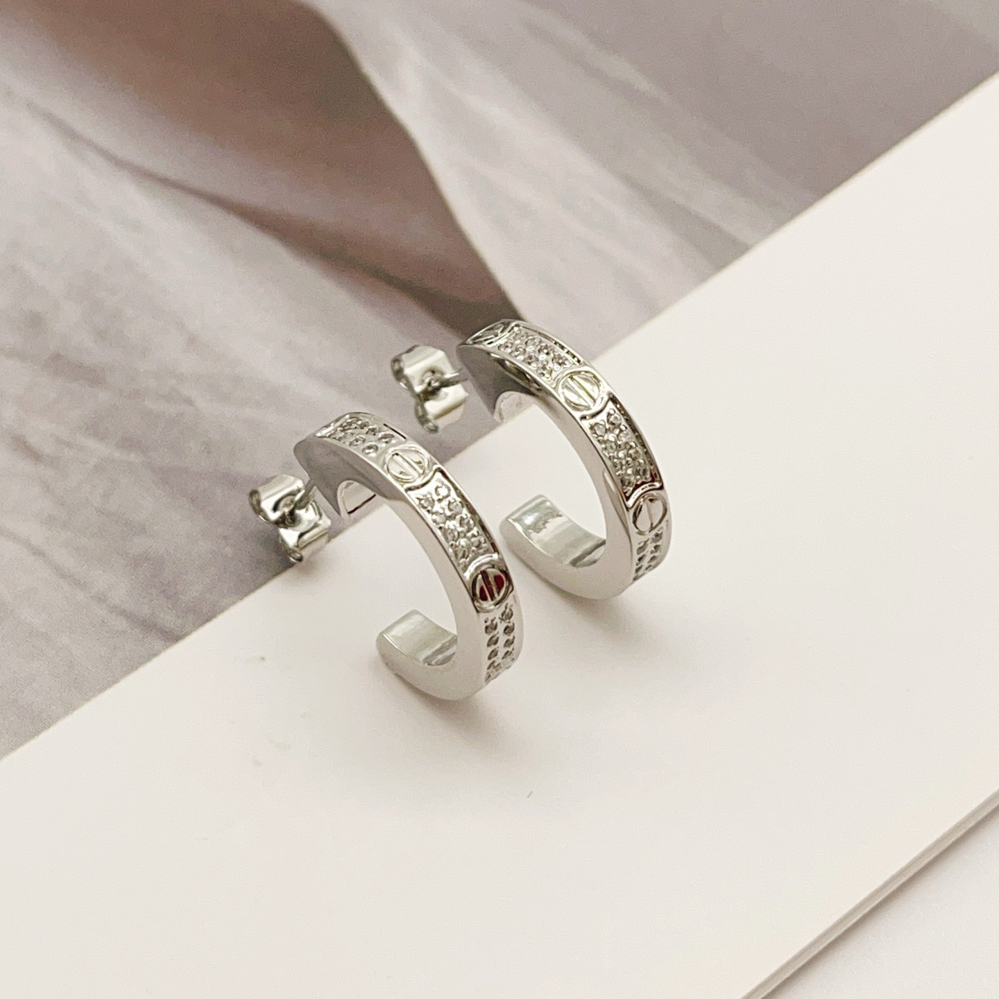 Cartier Cartie*最新款，非常的上镜‼ 设计很特别值得入手 高级手工坊系列
