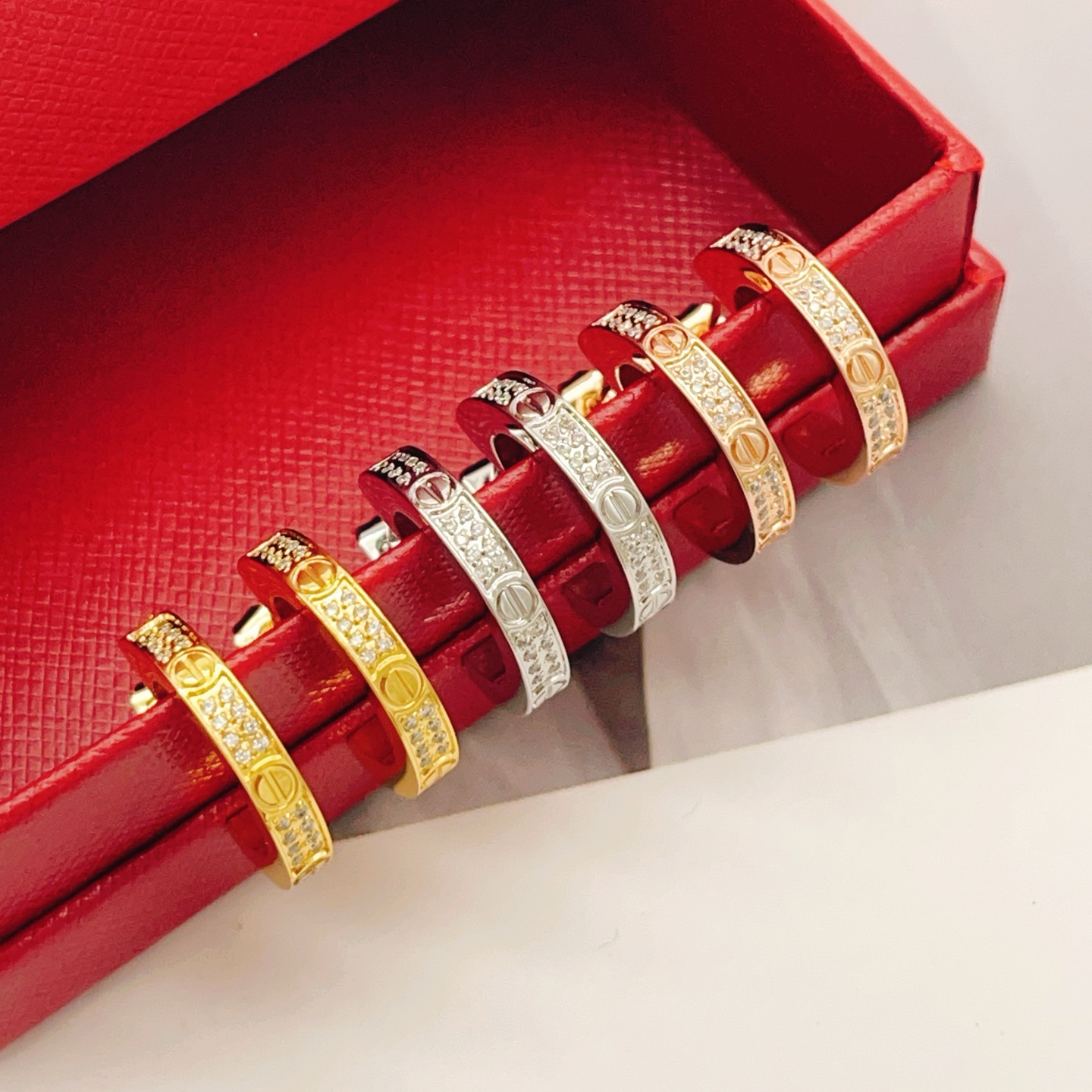 Cartier Cartie*最新款，非常的上镜‼ 设计很特别值得入手 高级手工坊系列