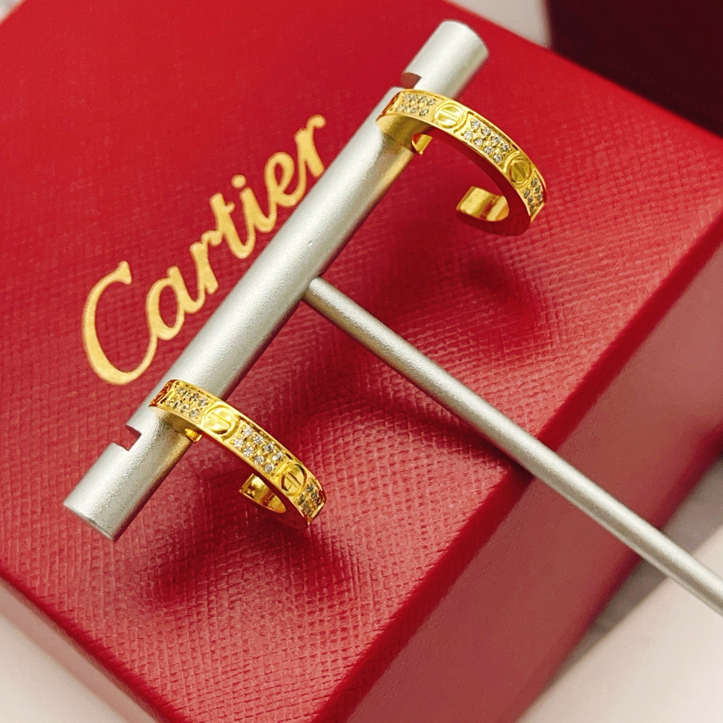 Cartier Cartie*最新款，非常的上镜‼ 设计很特别值得入手 高级手工坊系列